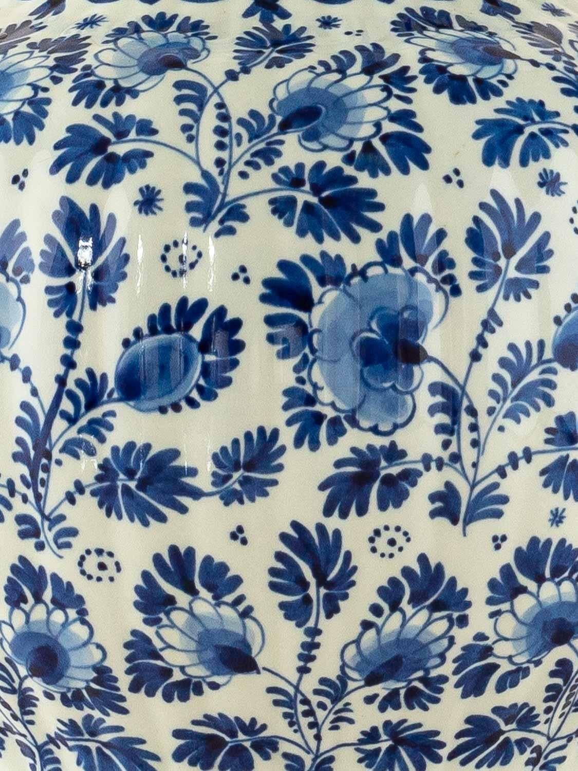 Lampe de table en céramique bleu et blanc de Delft peinte à la main avec abat-jour en soie Ikat