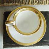 Tasse et soucoupe ancienne en porcelaine blanche et or XIXème avec poignée forme tête de cygne