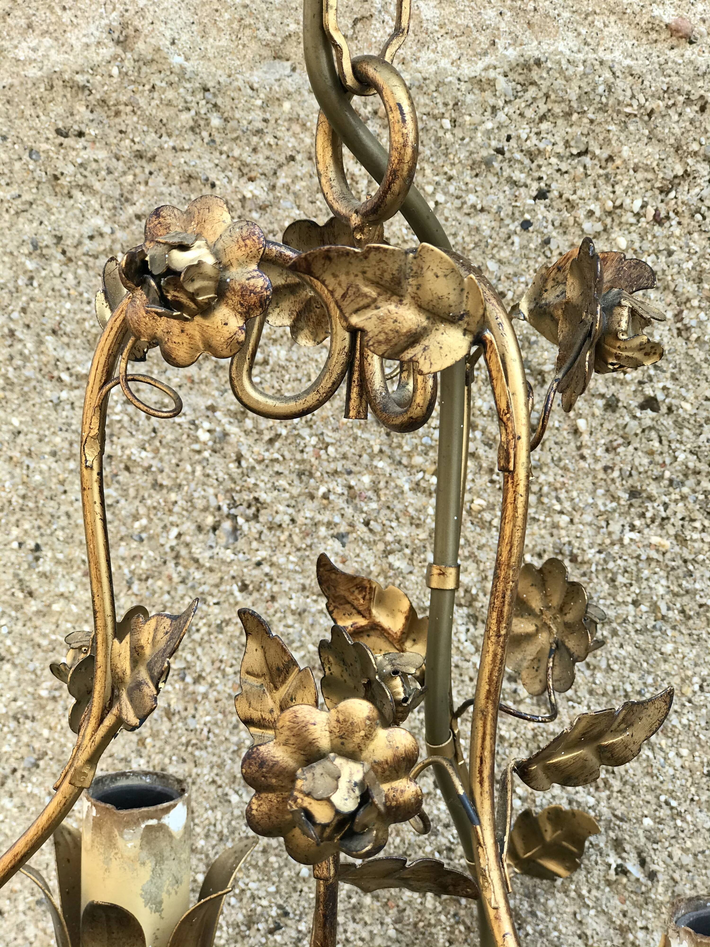 Golden flowering chandelier