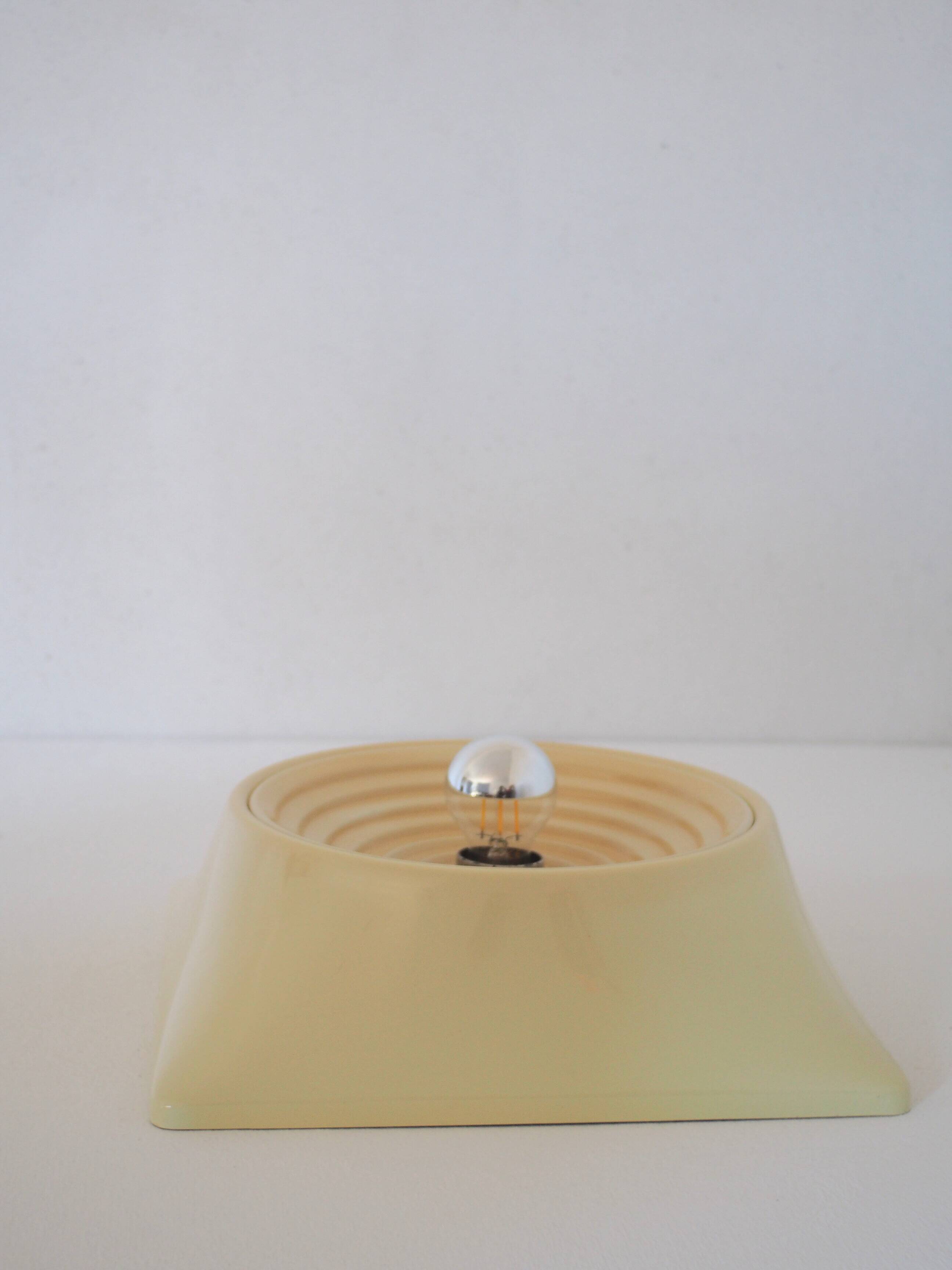 Stilnovo wall lamp for Studio Nizzoli and Associates