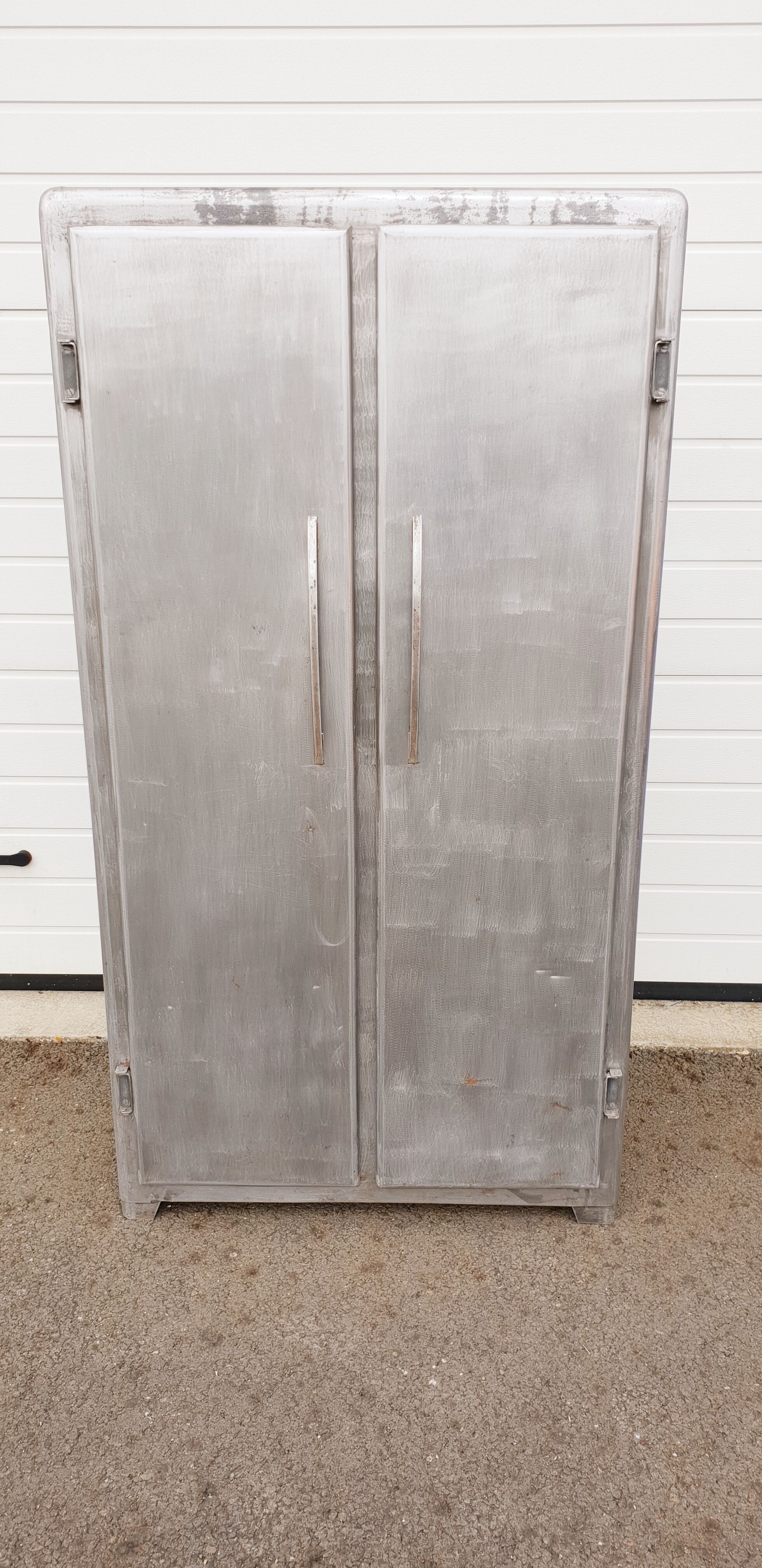 Armoire métallique vintage