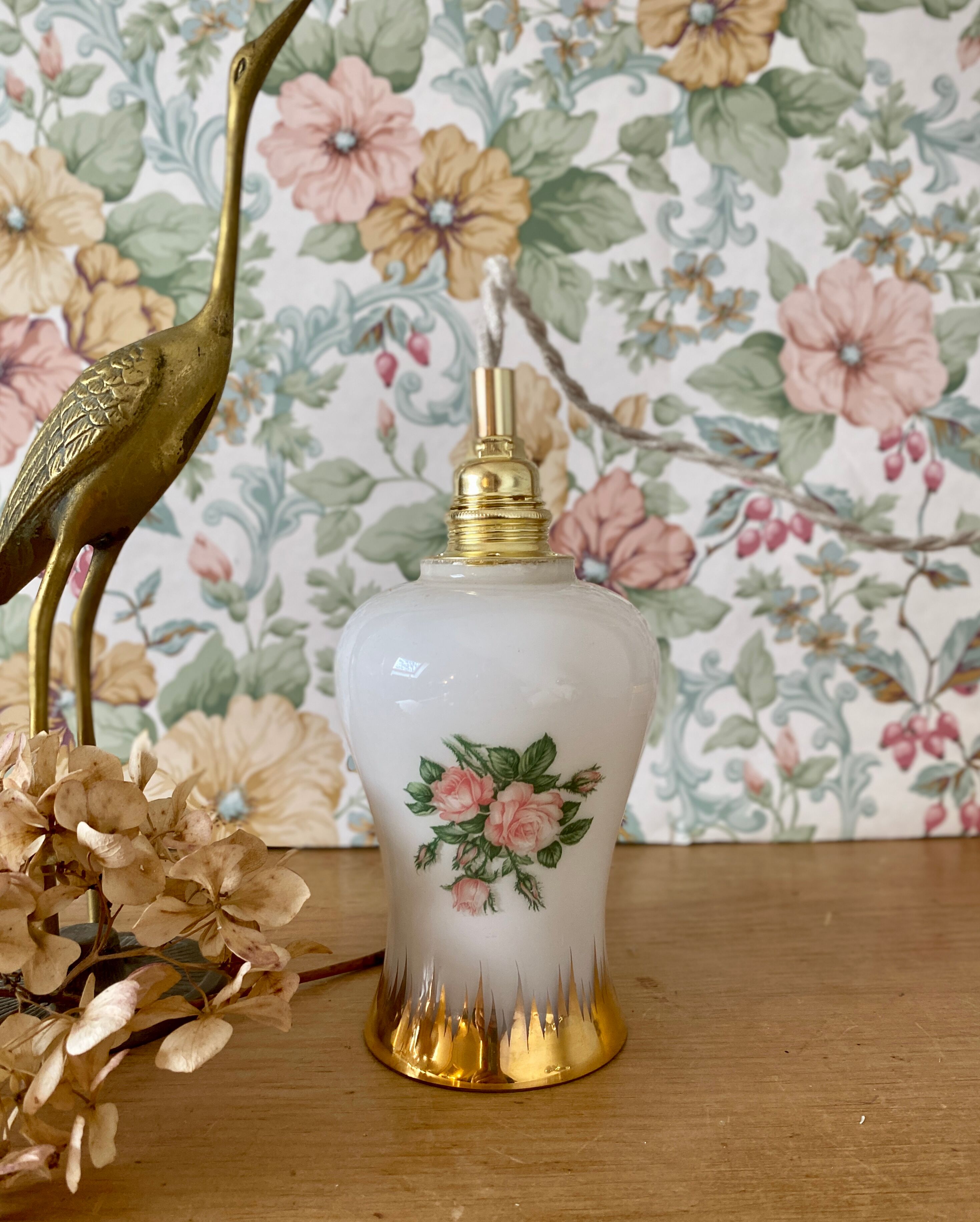 Vintage tulip ride in white opaline drawings of roses