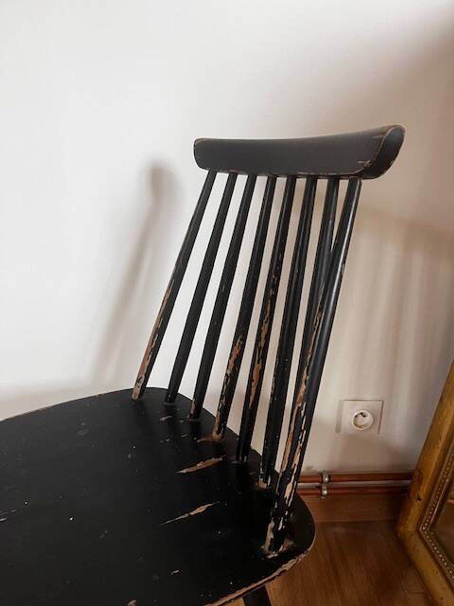 Chaise noire type fanett