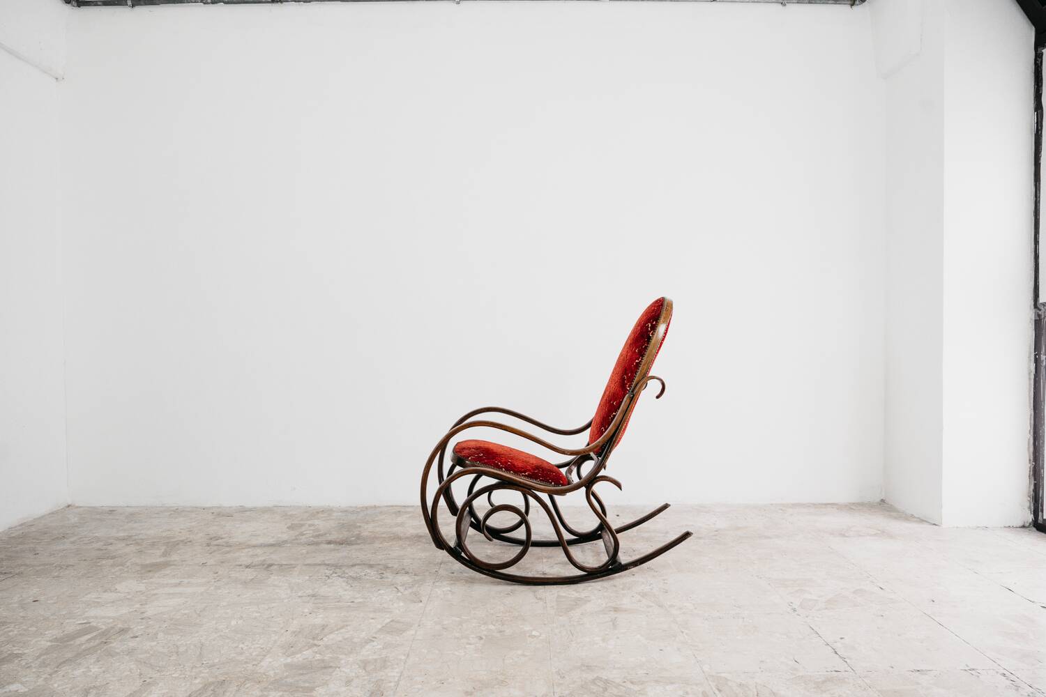 Fauteuil à bascule Thonet vintage design milieu du siècle