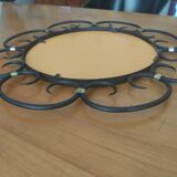 Miroir en fer forgé et bagues métal doré vers 1950 - 39cm
