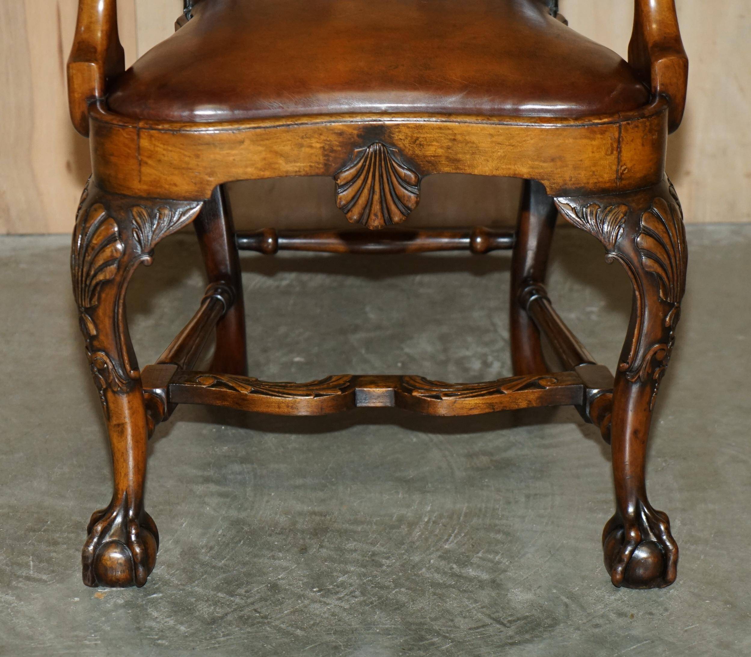 Fauteuil Bergère Antique Thomas Chippendale sculpté Claw & Ball cuir