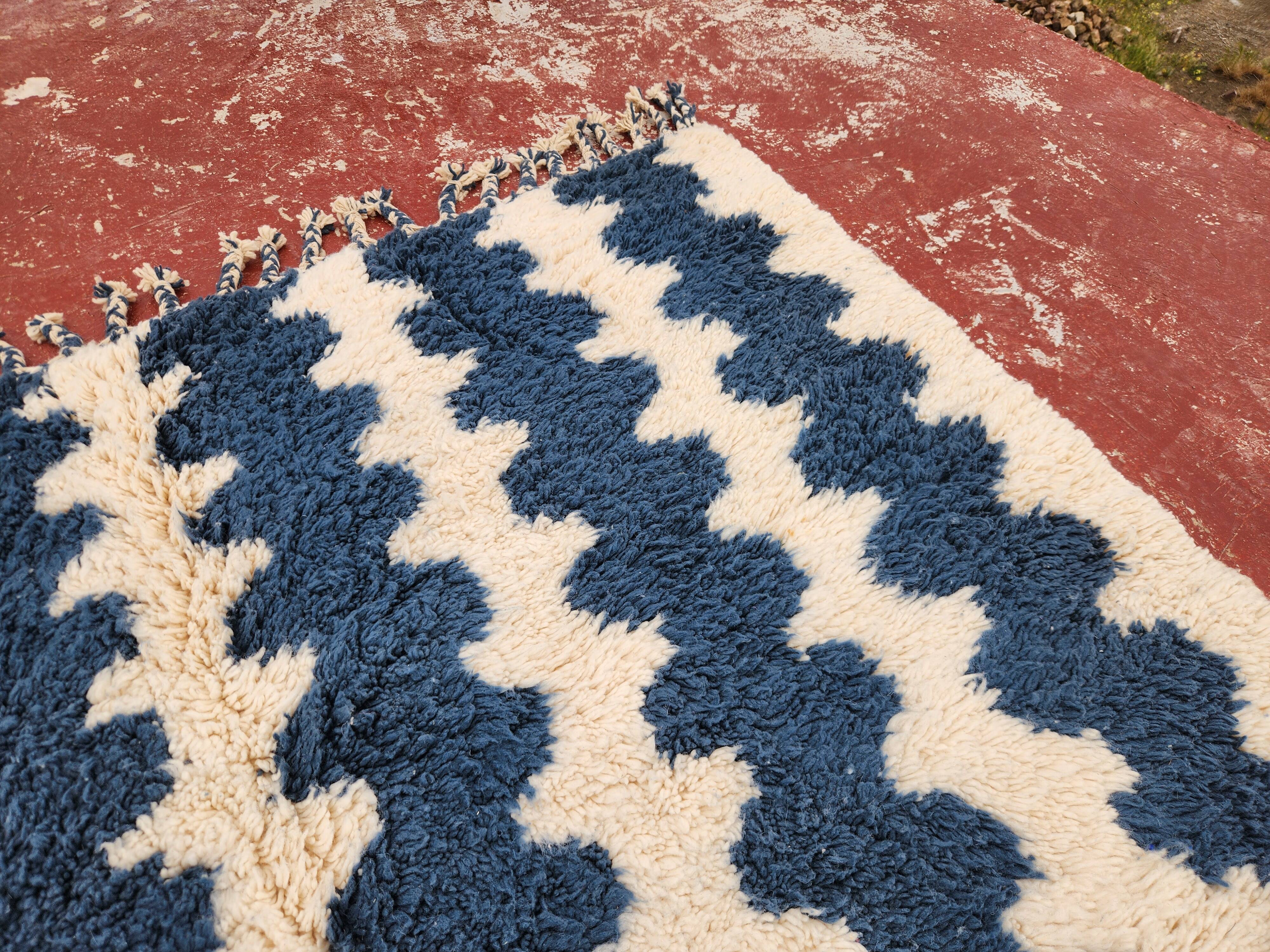 Large striped Berber rug 274x208 cm – Cream & blue wool – Graphic pattern
