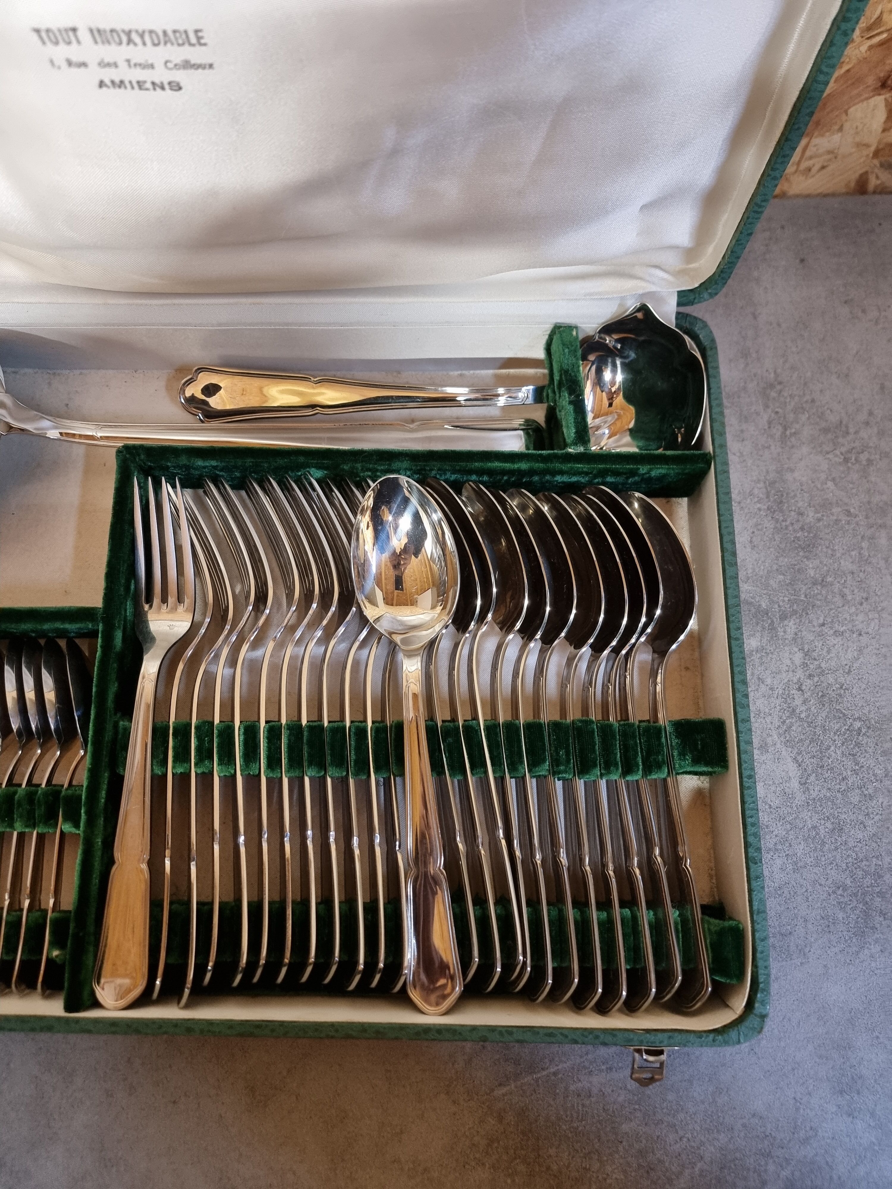 Stainless steel cutlery housekeeper