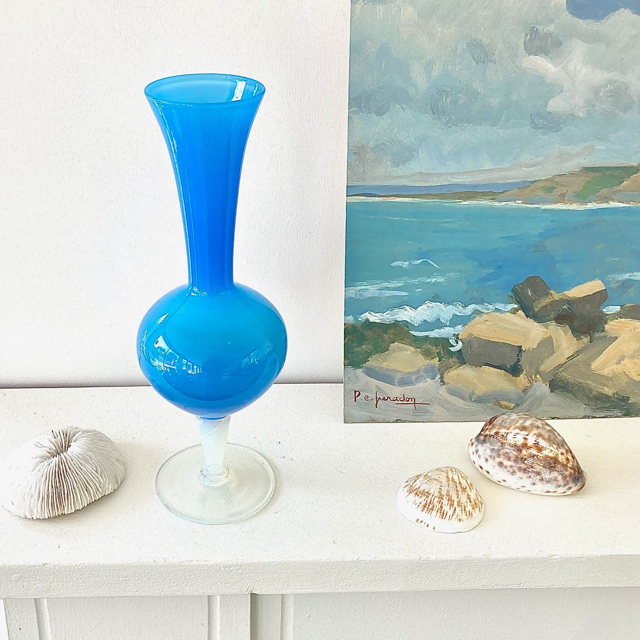 Soliflore opaline vase