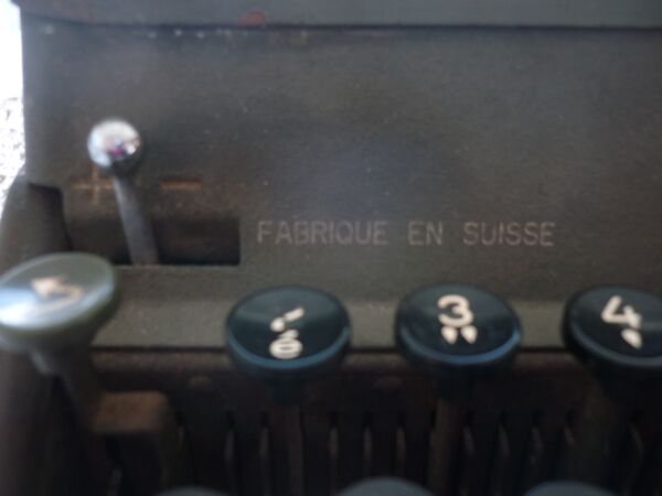 Machine à écrire manuelle Hermes 2000