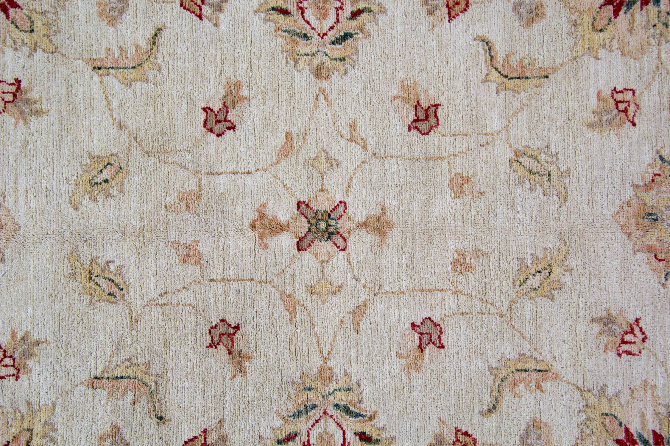 Traditional Living Room Rug, Cream Red Floral Oriental Carpet 119x175cm