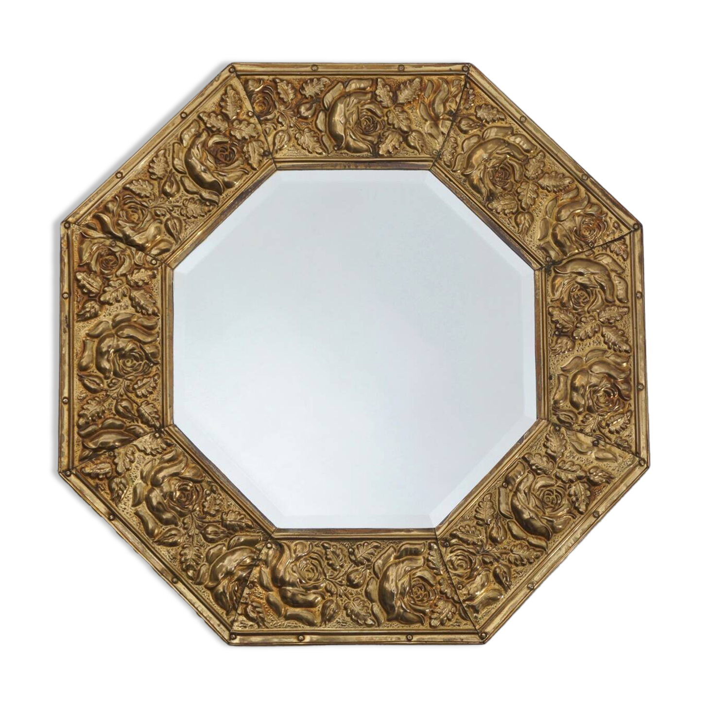 Miroir octogonal antique Arts & Crafts en laiton gaufré à fleurs des années 1920