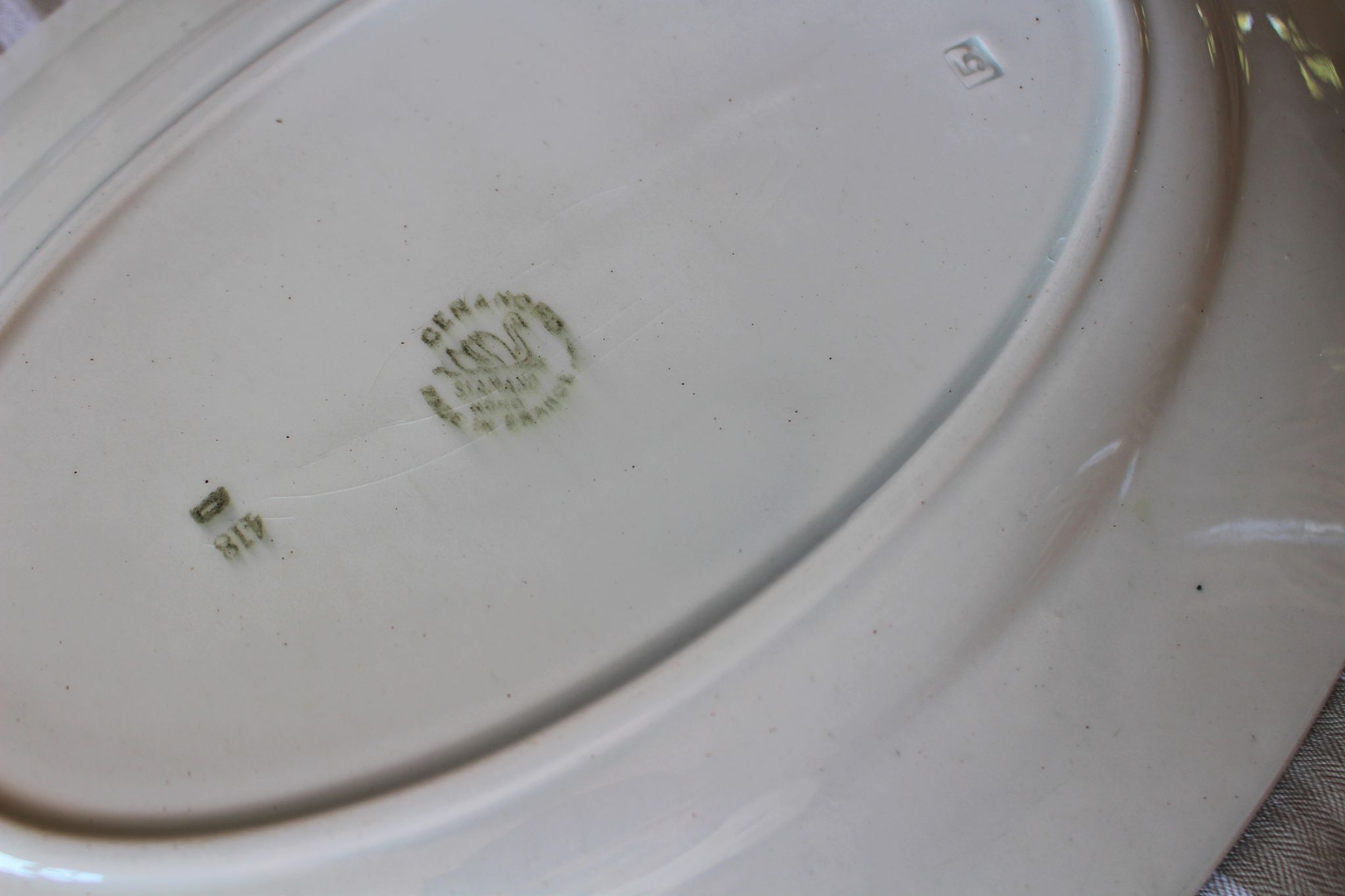 Lot 2 oval dishes Terre de fer Saint Amand swan