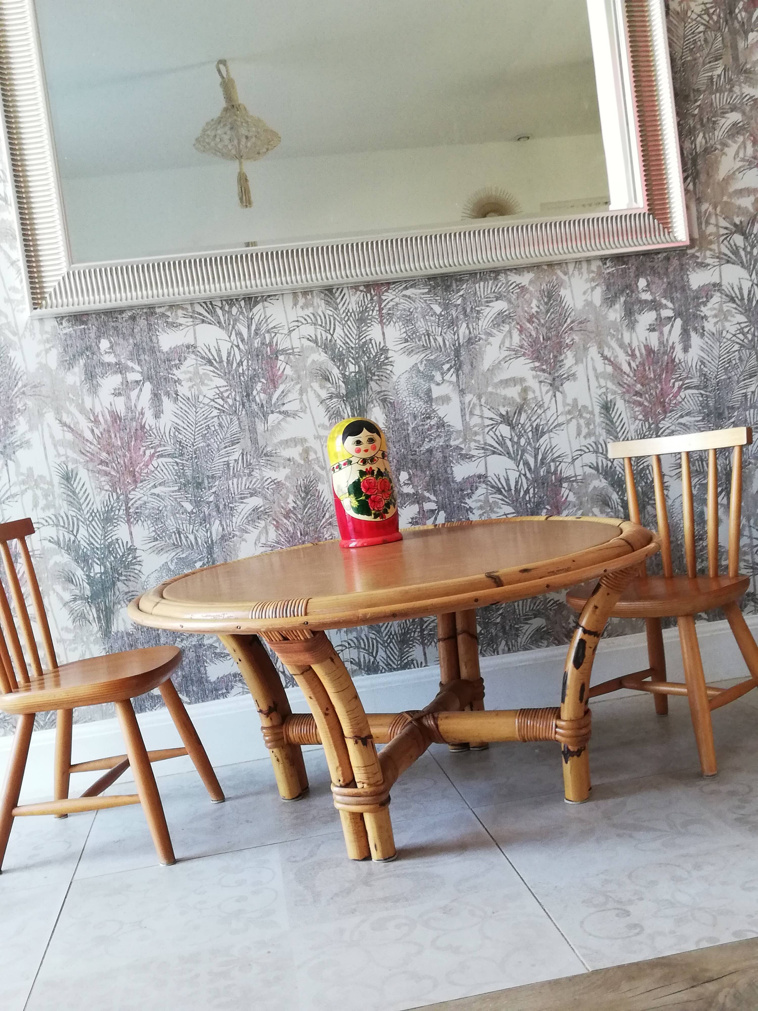 Rattan coffee table and its 2 vintage chairs
