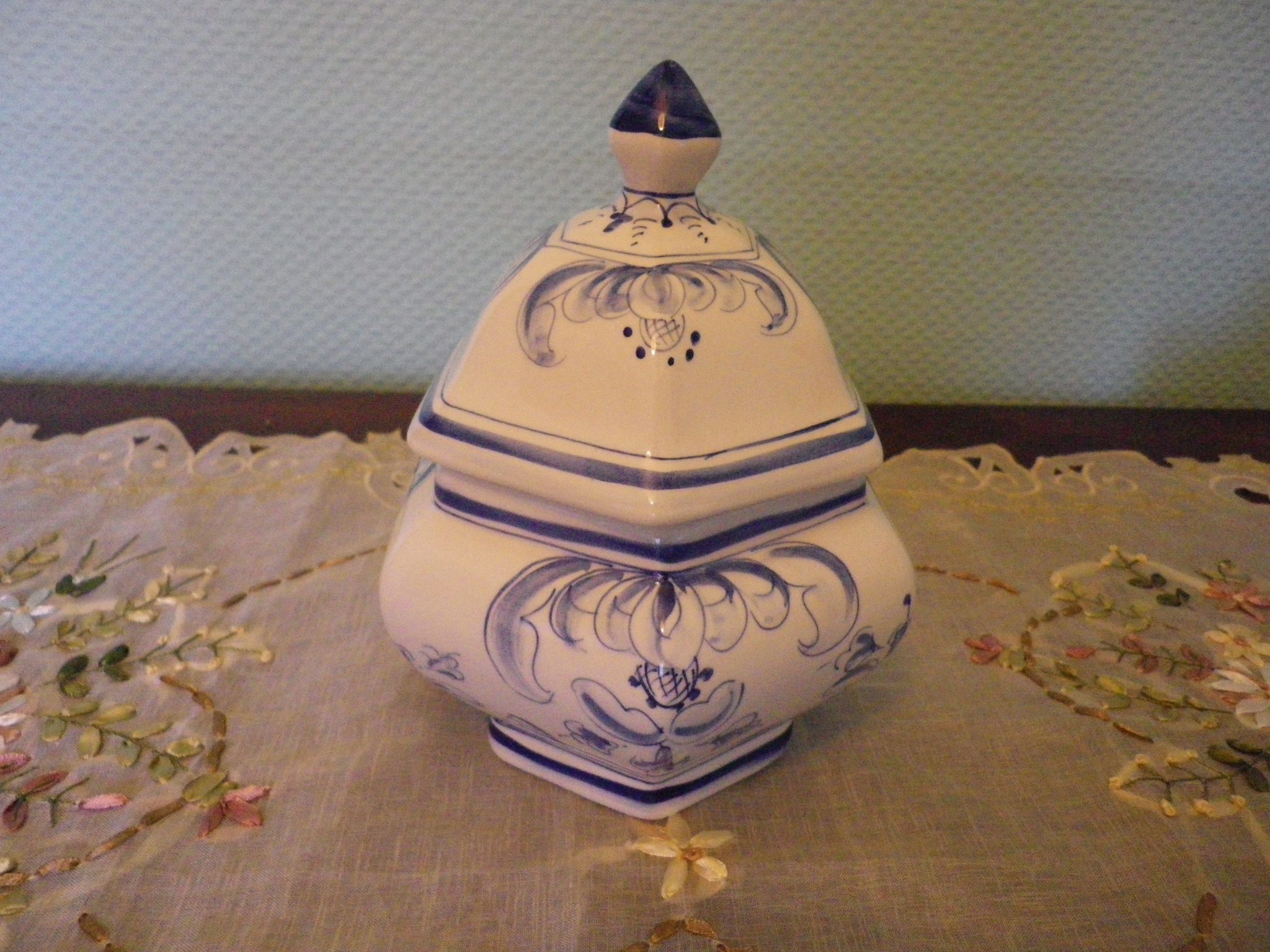 Hexagonal candy in earthenware 1970