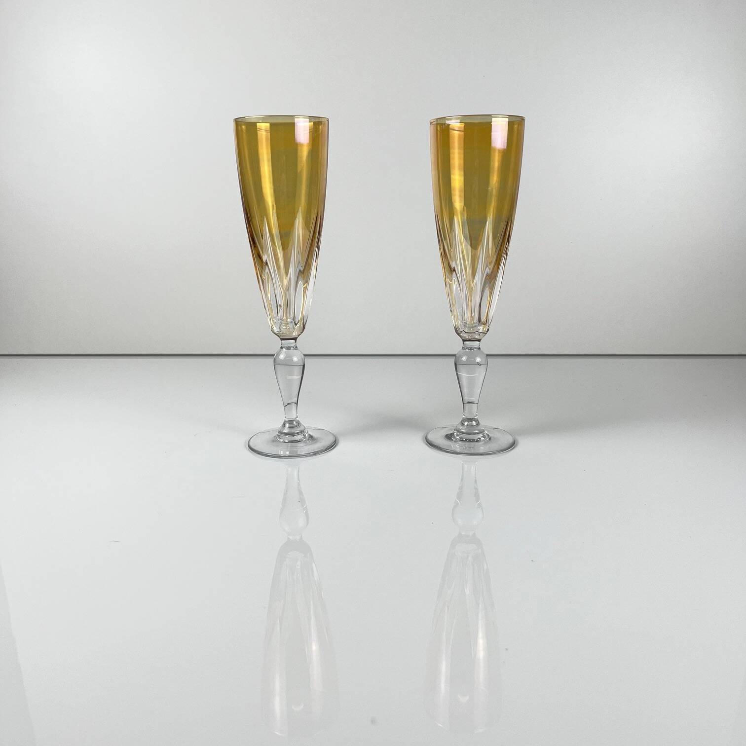 Yellow colored crystal champagne coupe duo
