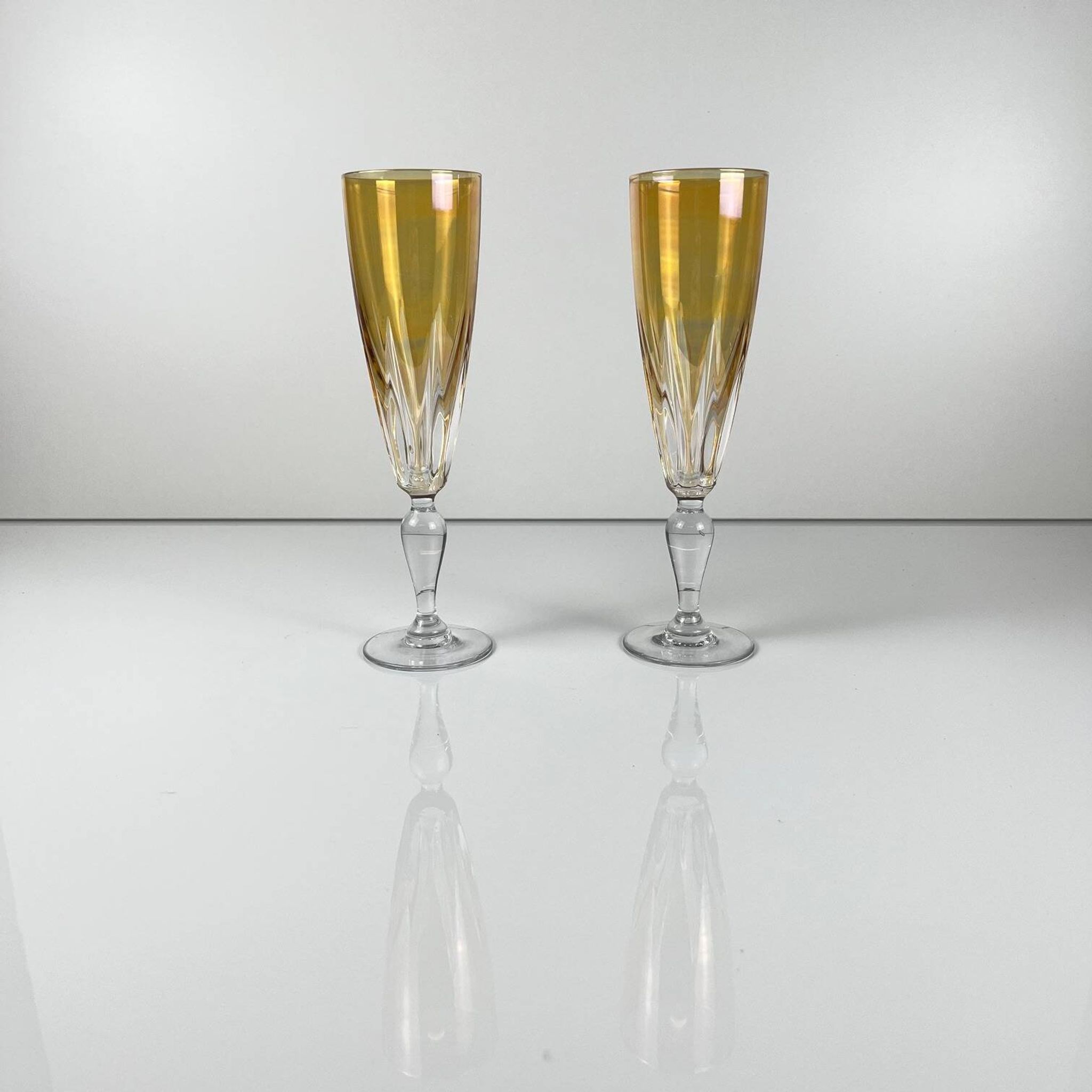 Yellow colored crystal champagne coupe duo