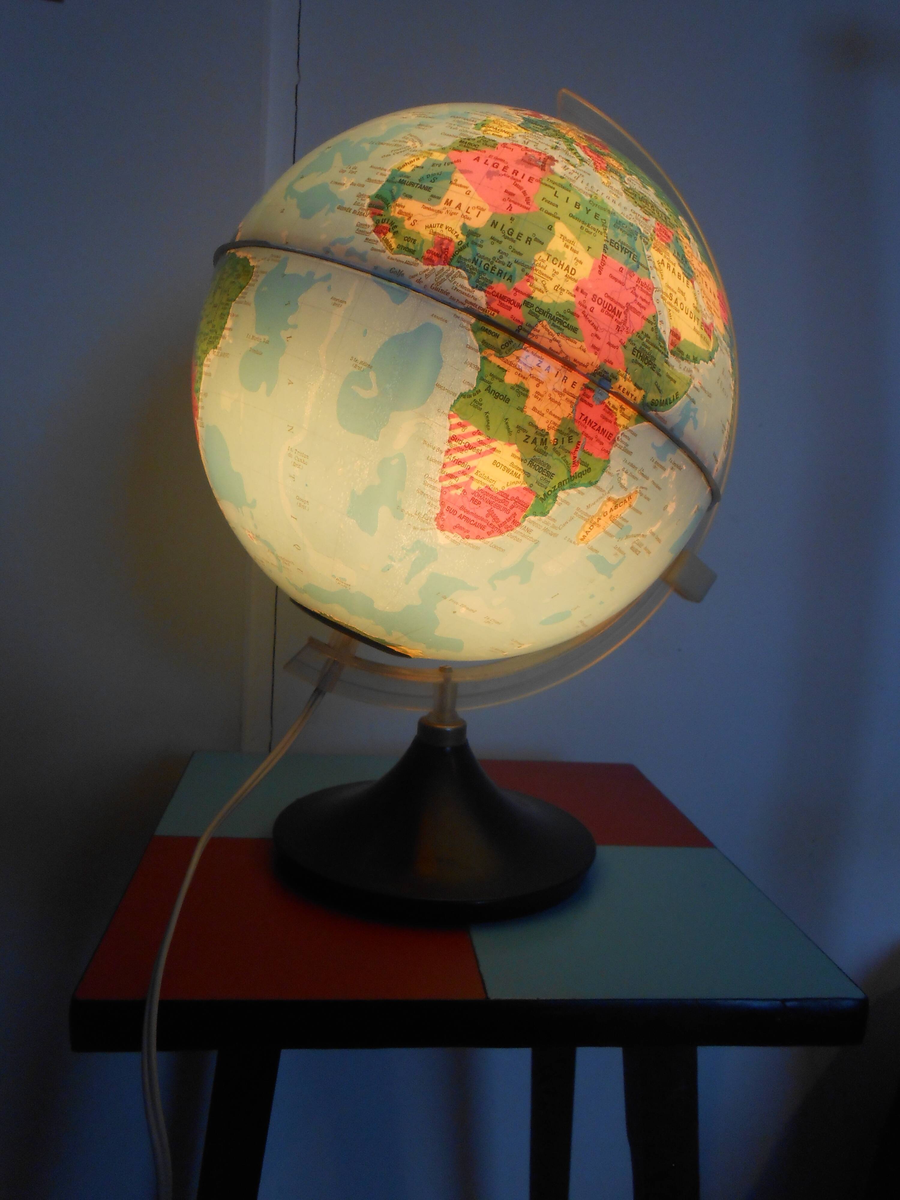 Globe terrestre lumineux