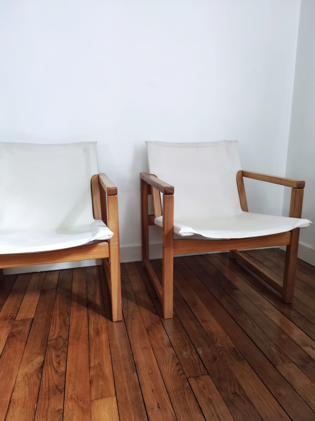 Paire de fauteuils toilés années 70