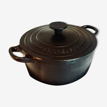 Le Creuset casserole nº18 in black cast iron