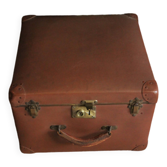 Vintage & curated second hand suitcases & hat boxes - Selency