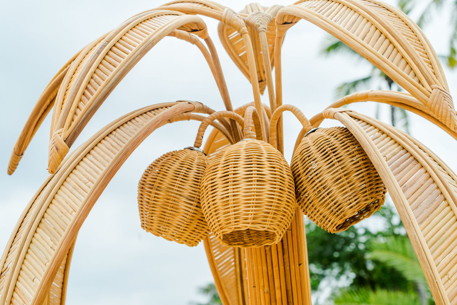 Large "coconut/palm" lamp in rattan