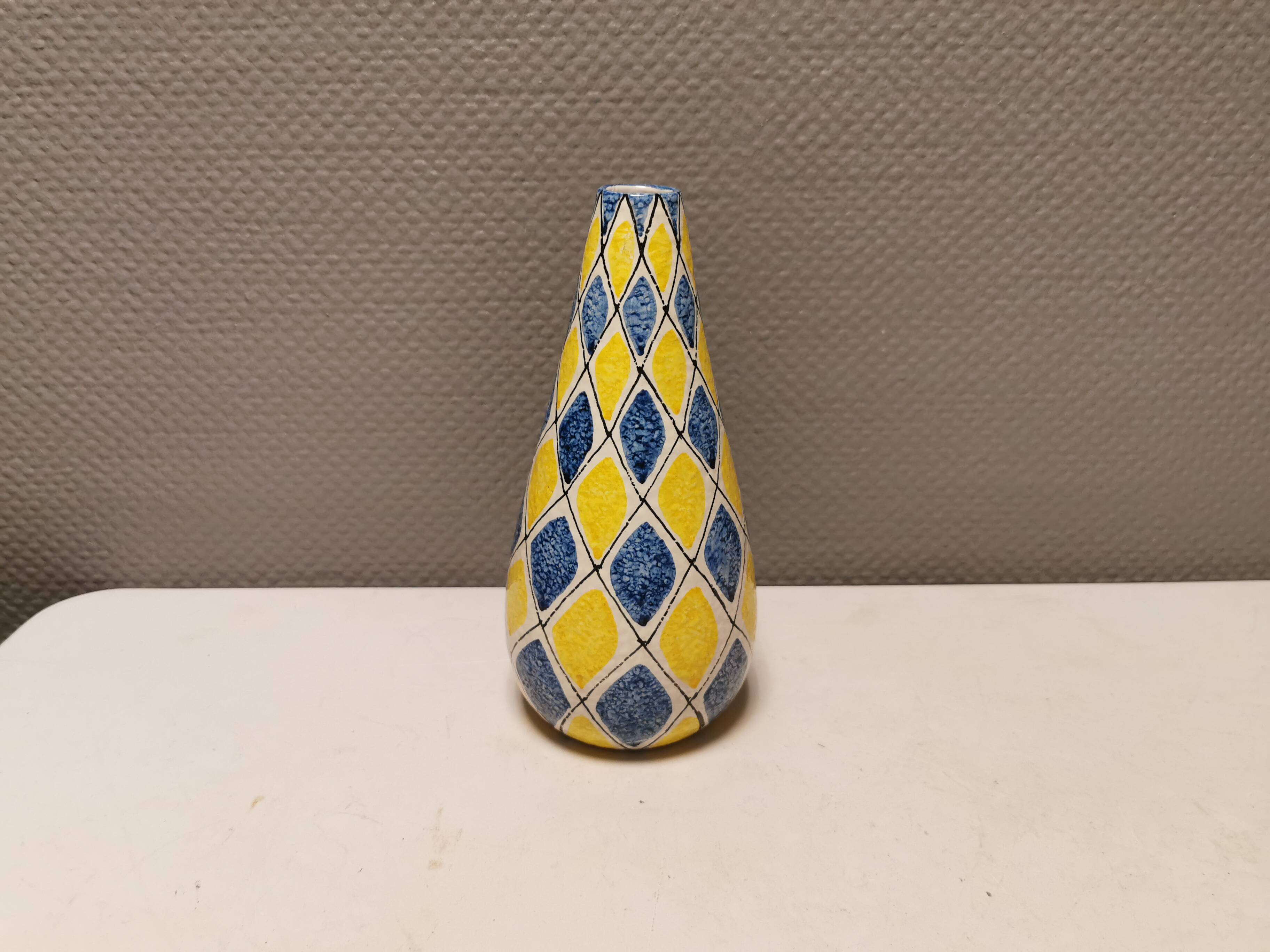 Italian vase with Harlequin pattern in beautiful yellow/blue