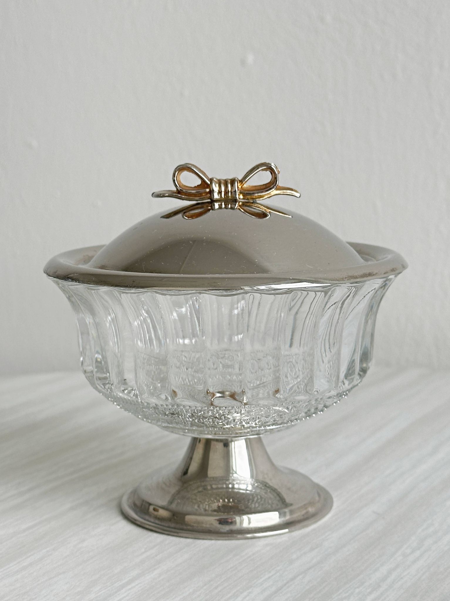 glass and aluminium stand-up cup