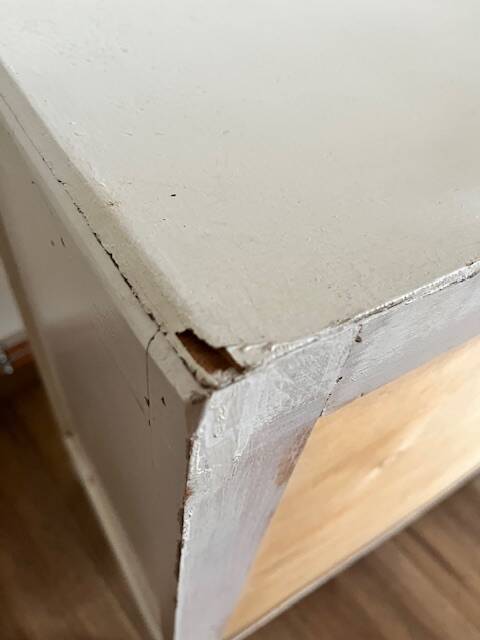 White chest of drawers