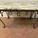 Table basse en fer forgé martelé plateau en marbre brèche xx siècle