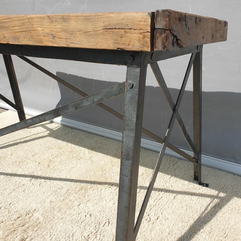 Eiffel metal base workshop with rivets