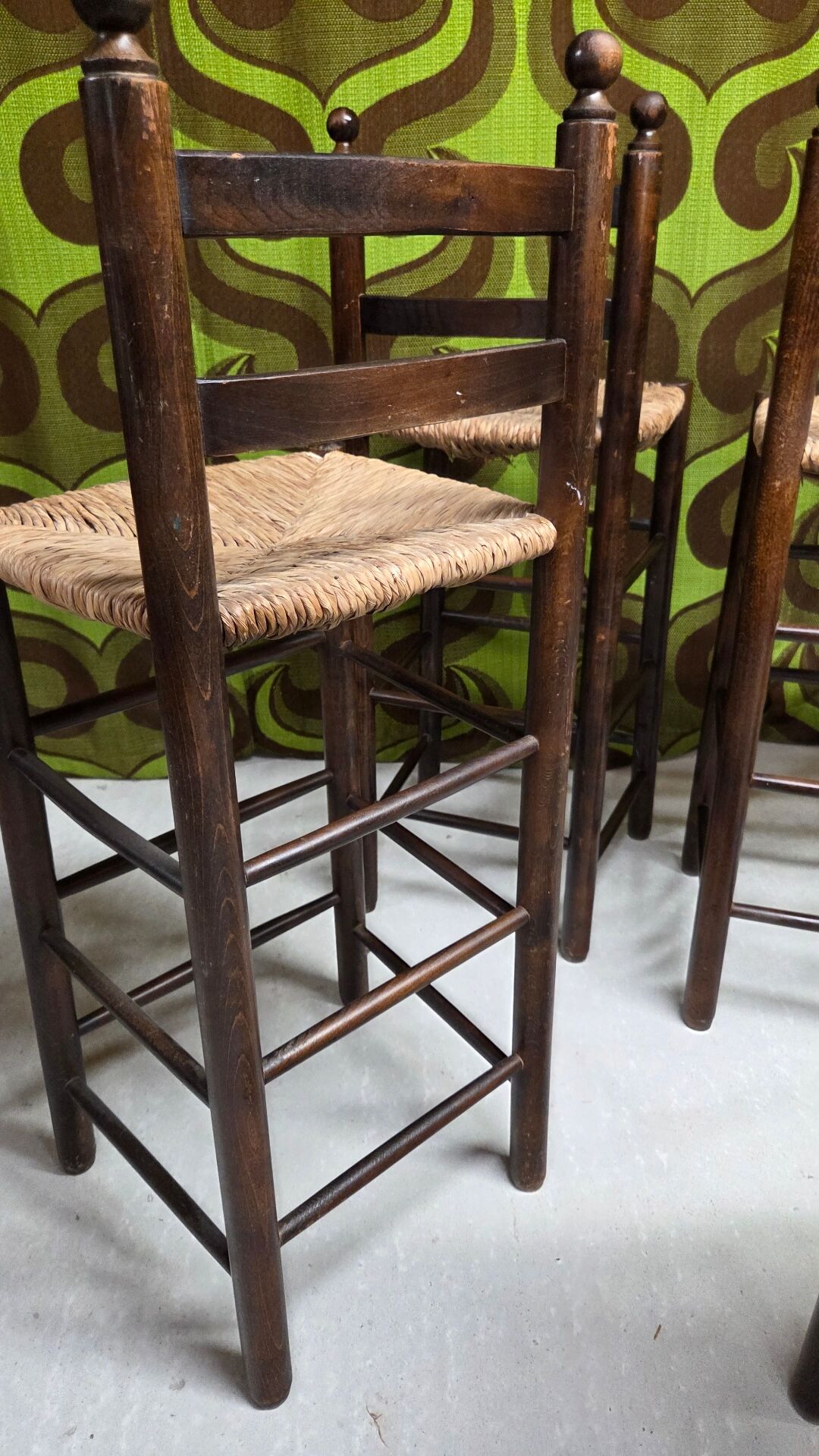Lot of 6 stools with woven straw seats, chalet style 1970.