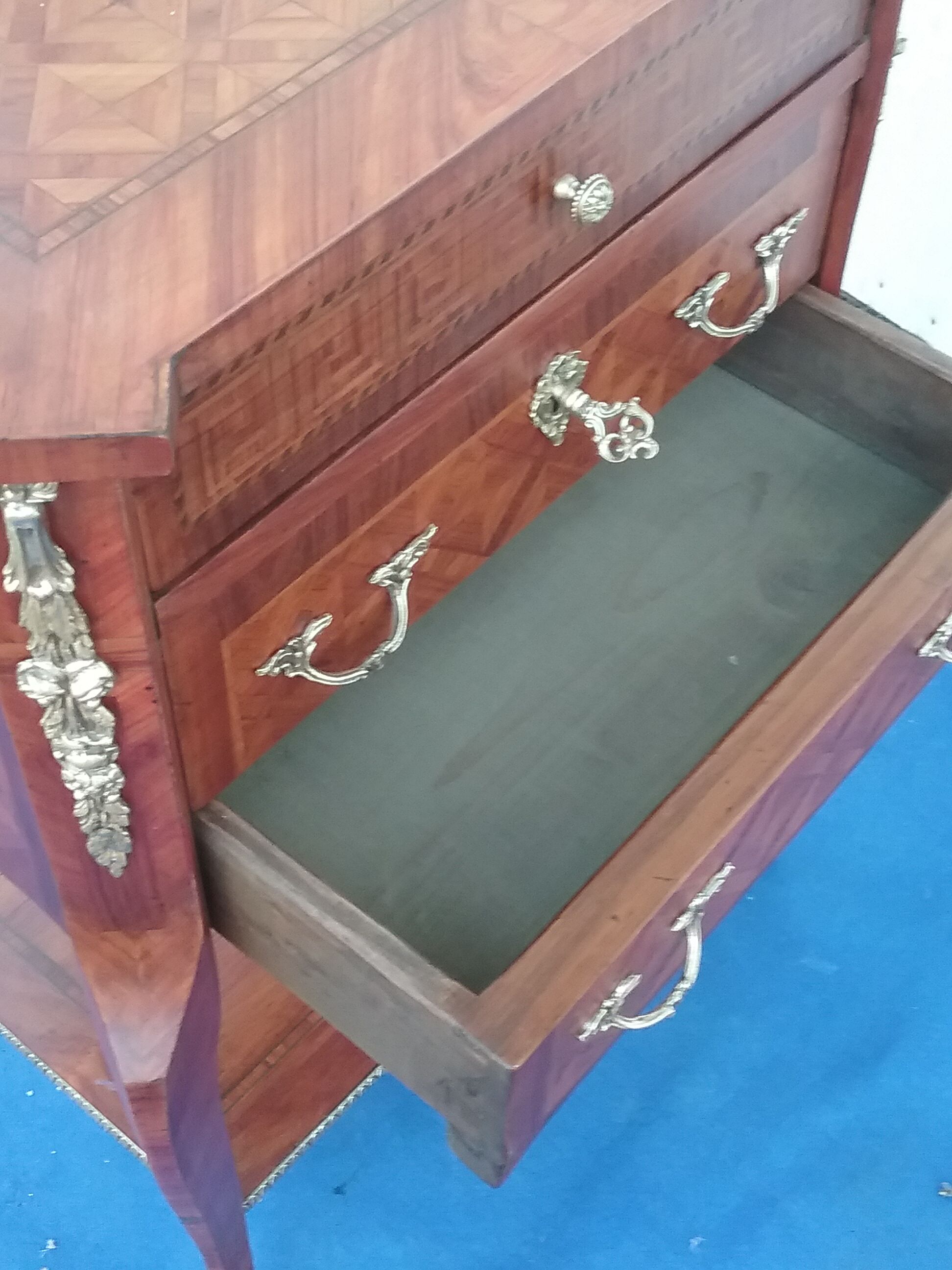 Small marquetry chest of drawers