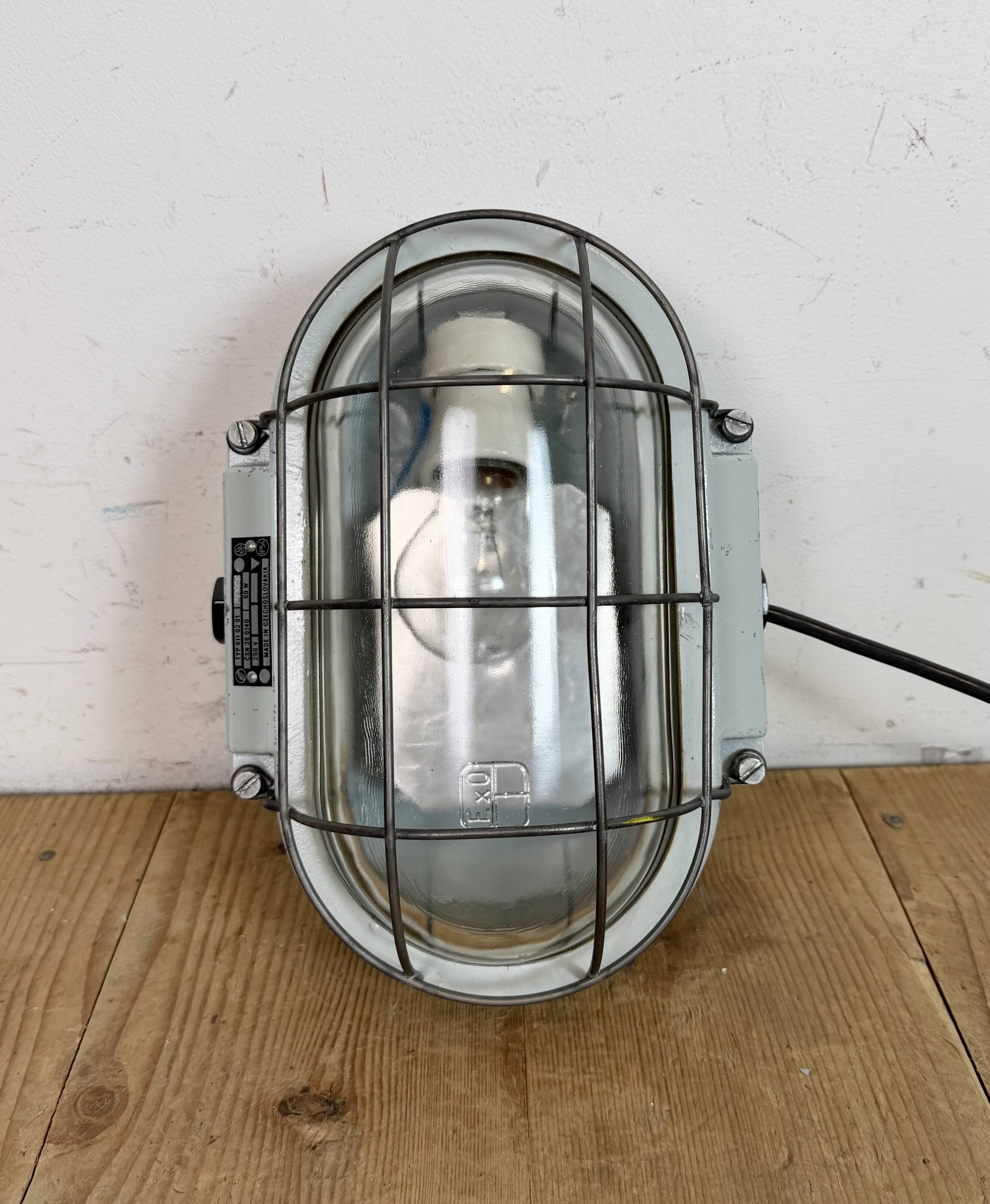 Industrial Cast Aluminium Wall Light with Clear Glass, 1970s