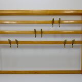 Grand coat rack Auböck Carl Mid-Century in beech with 8 brass hooks, 1950s.