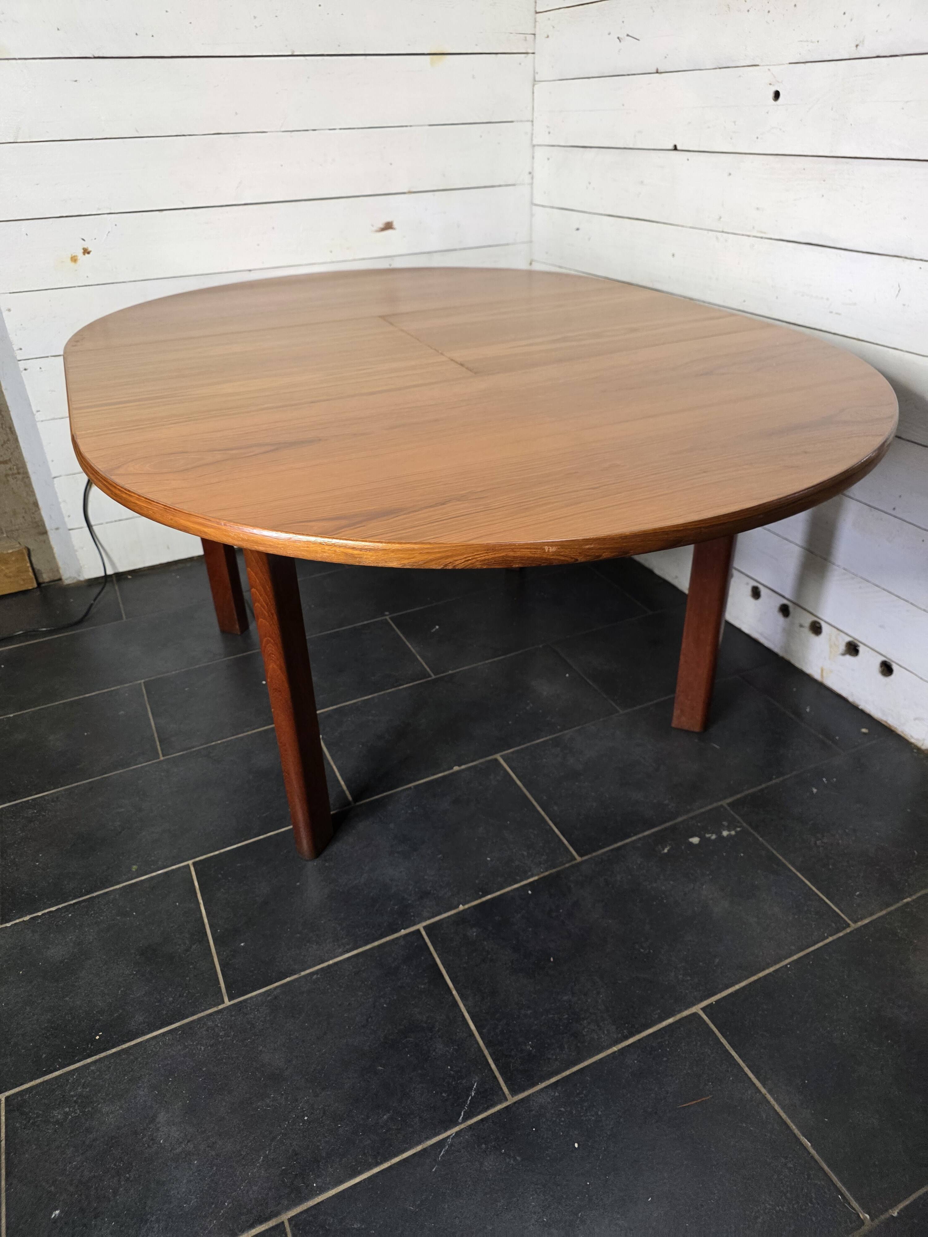 Vintage 60s extendable round teak table