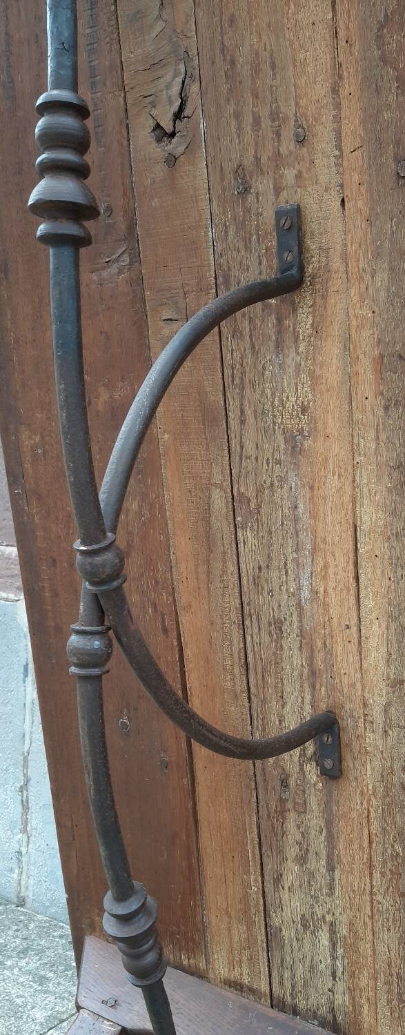 Spanish table with oak lyre legs (19th century)
