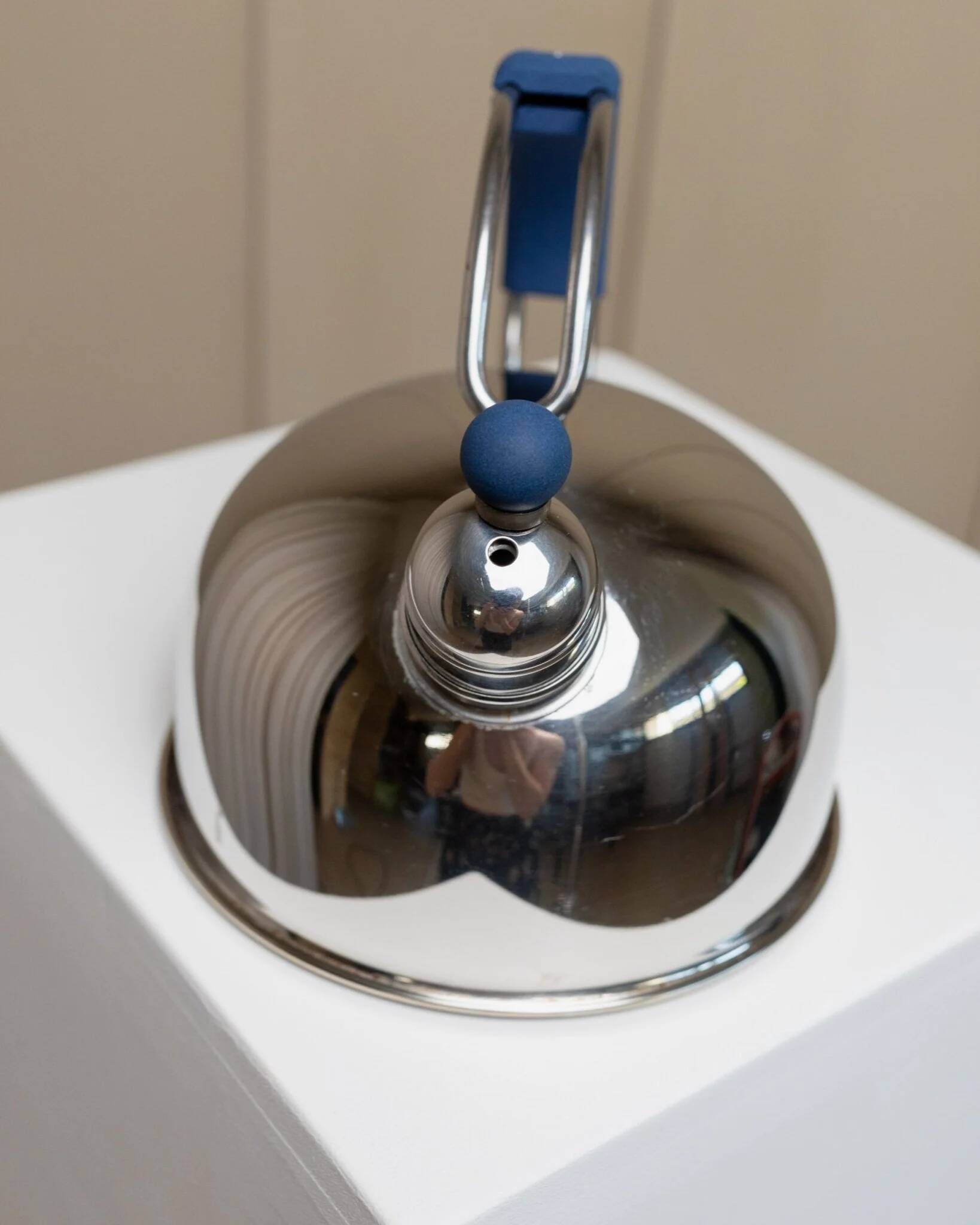 Polished argent metal kettle with blue accents – Italian 1980s design, retro stainless