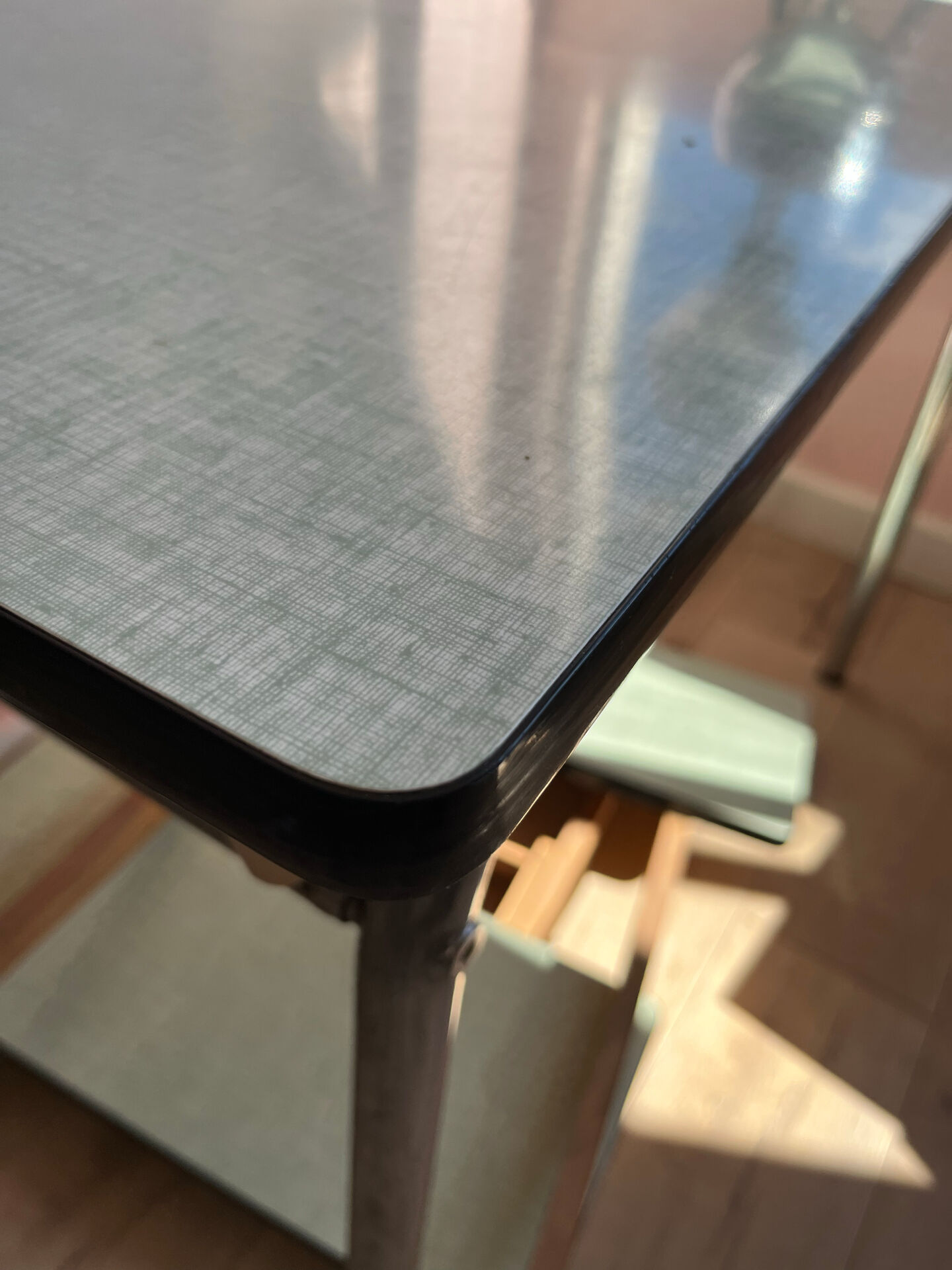 Table Formica vert d eau avec ses 2 rallonges