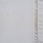 Drap monogramme AD brodé