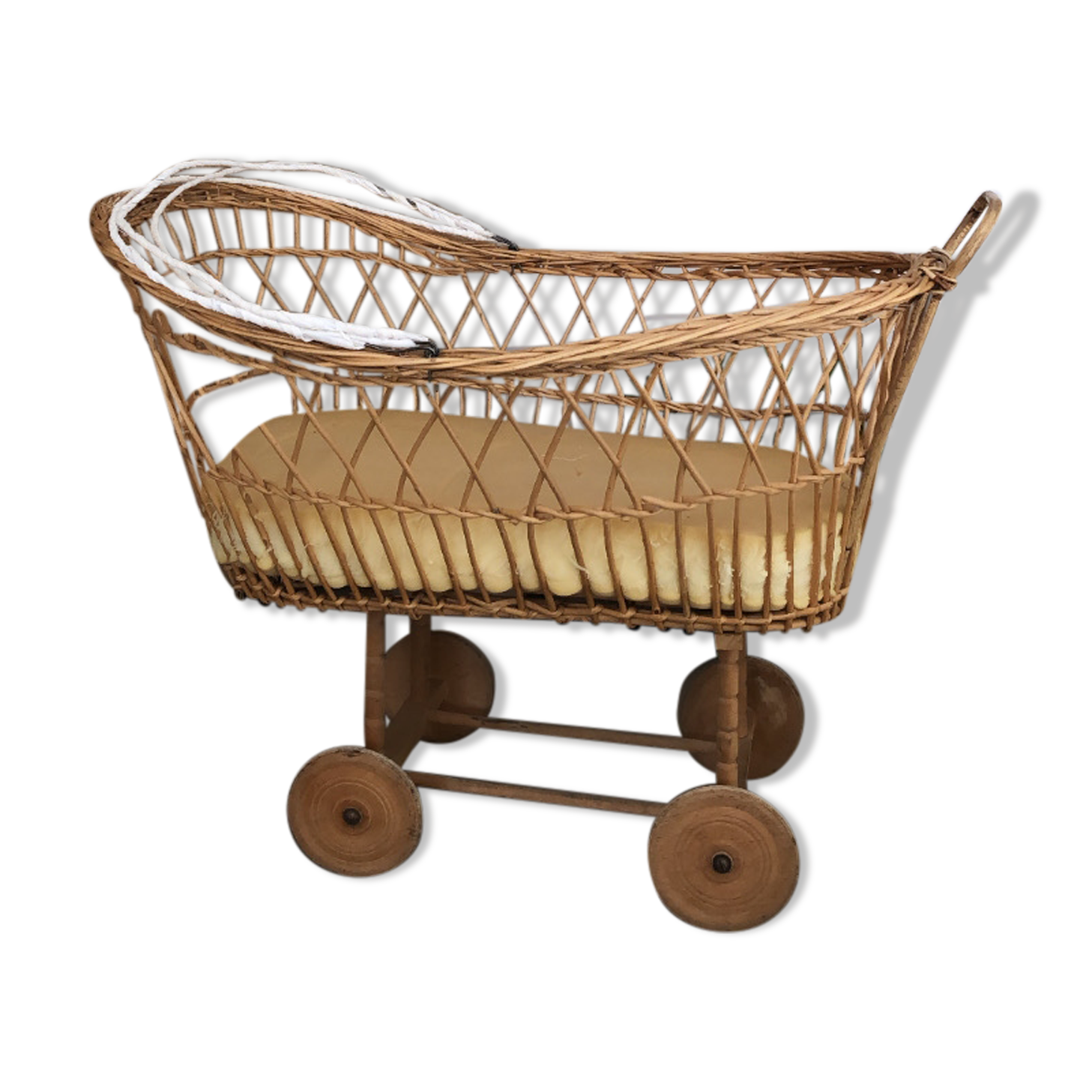 wicker cot