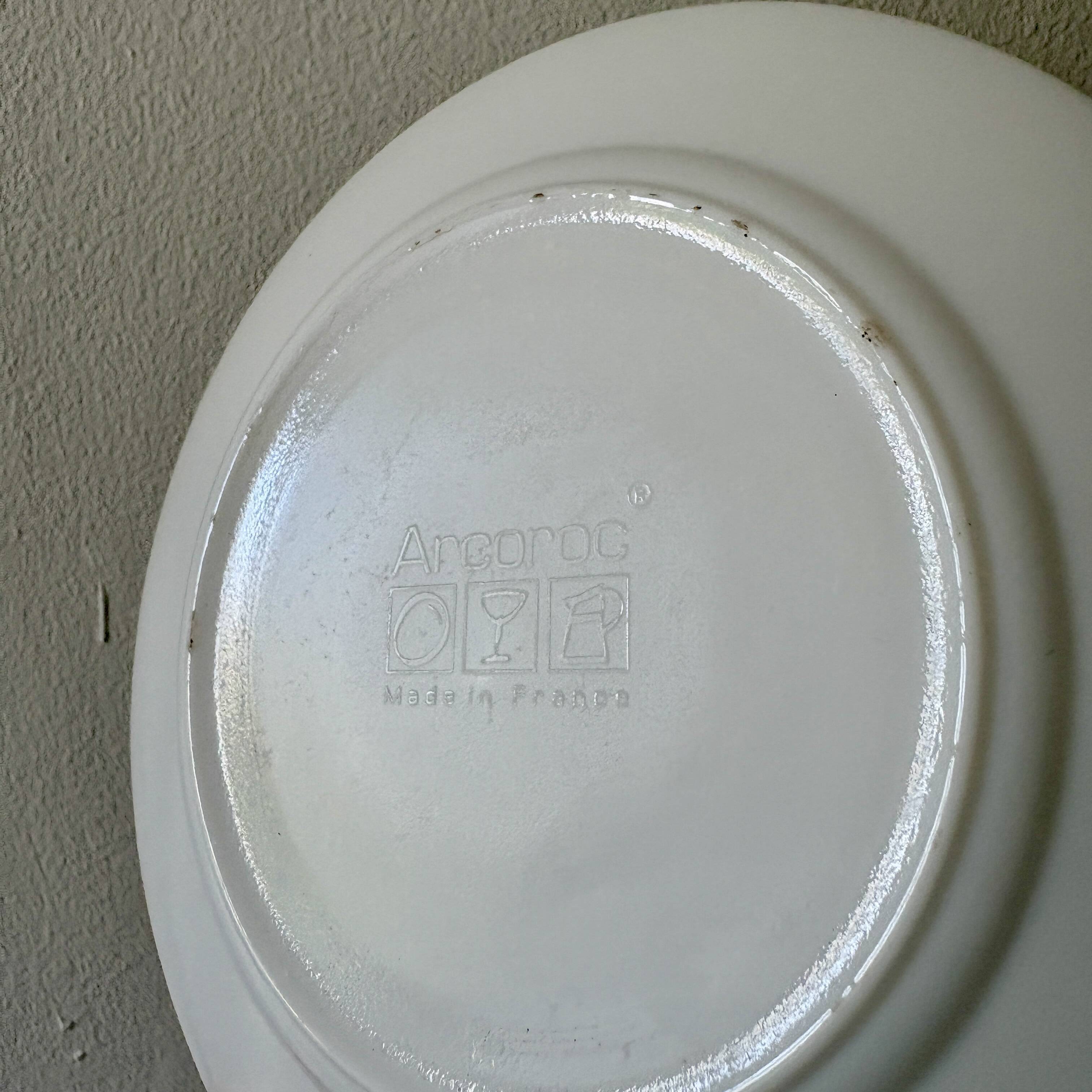 Set of 6 Arcoroc bread or dessert plates.