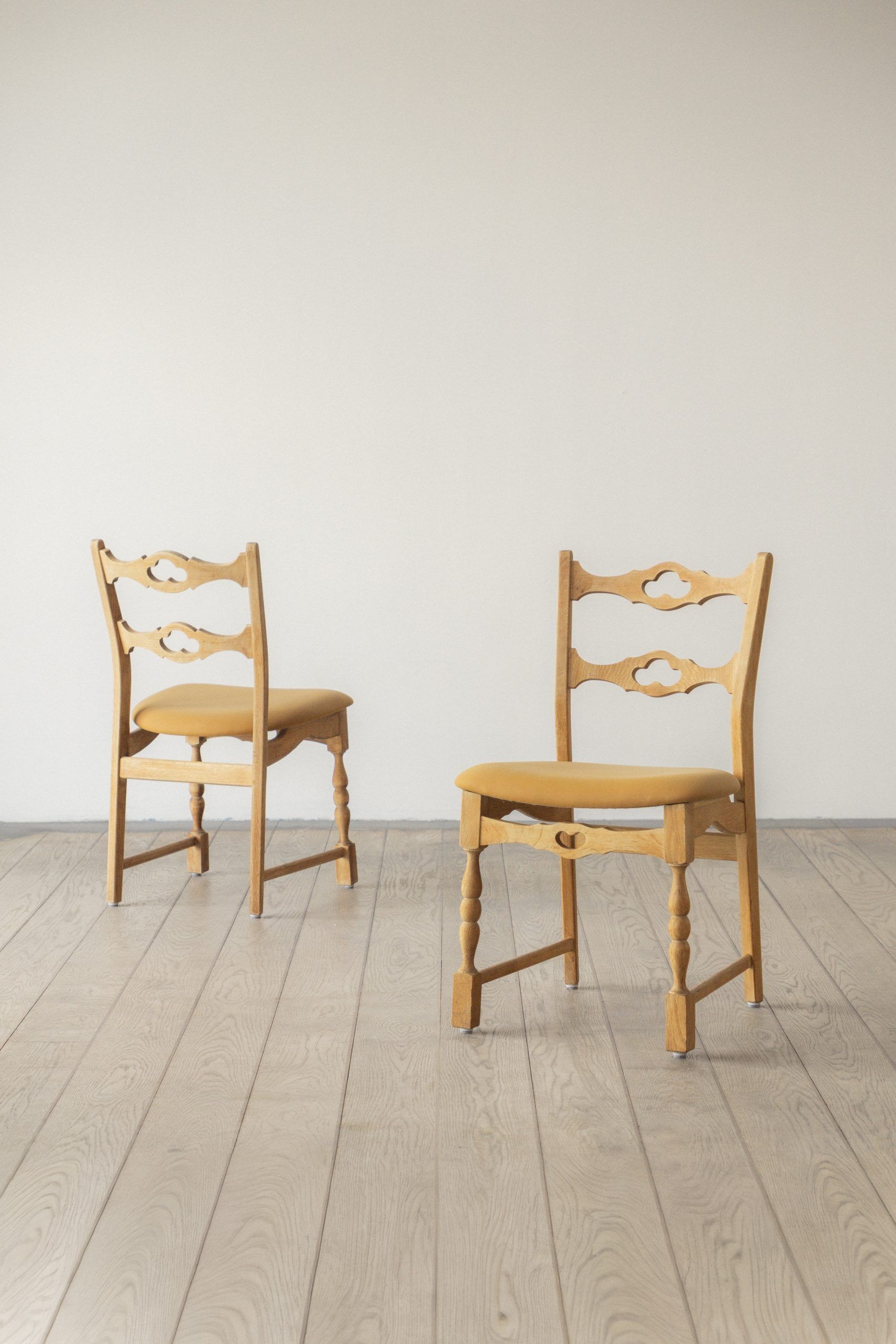 7 chaises de salle à manger Henning Kjærnulf
