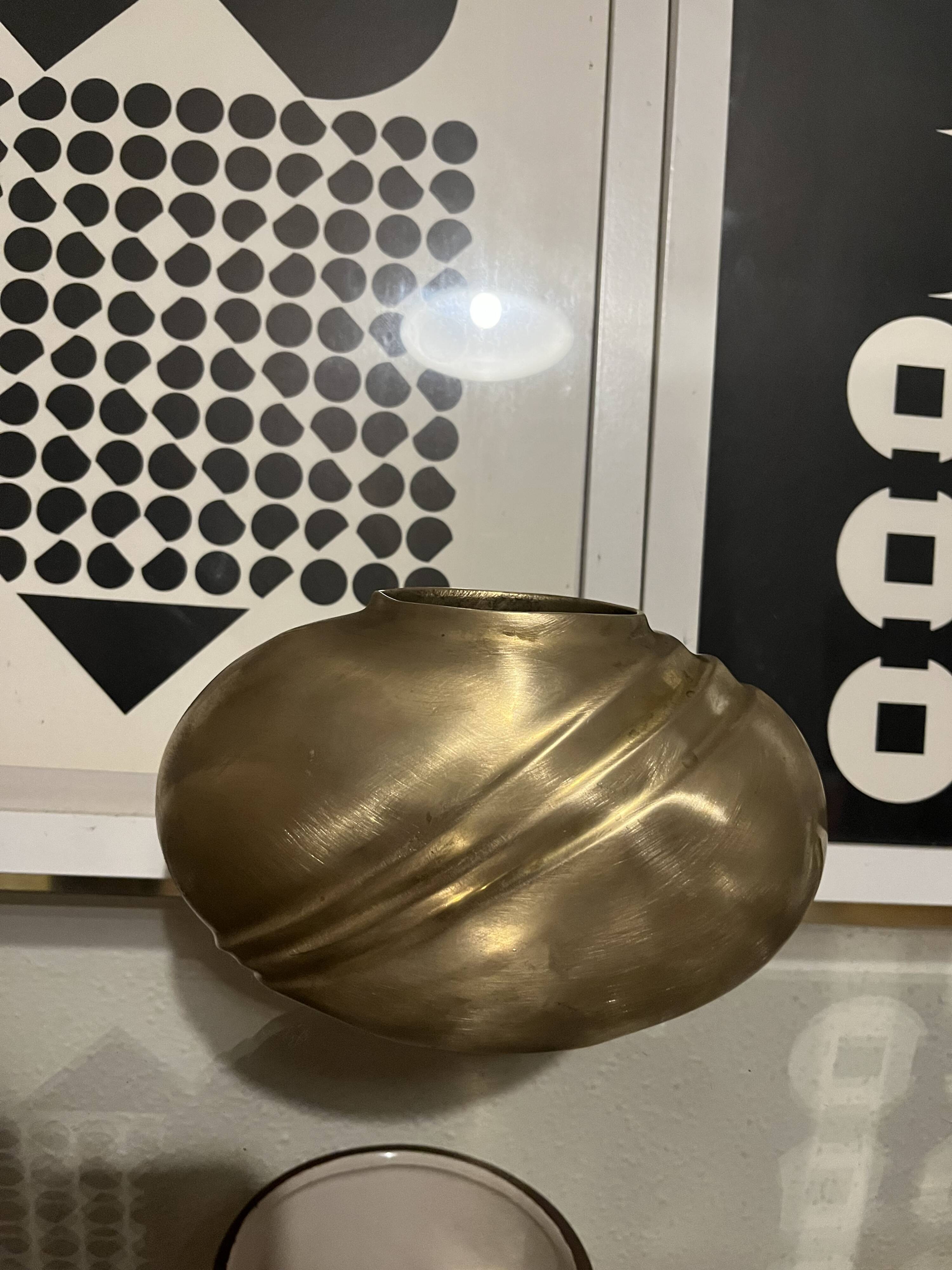 Vase en laiton