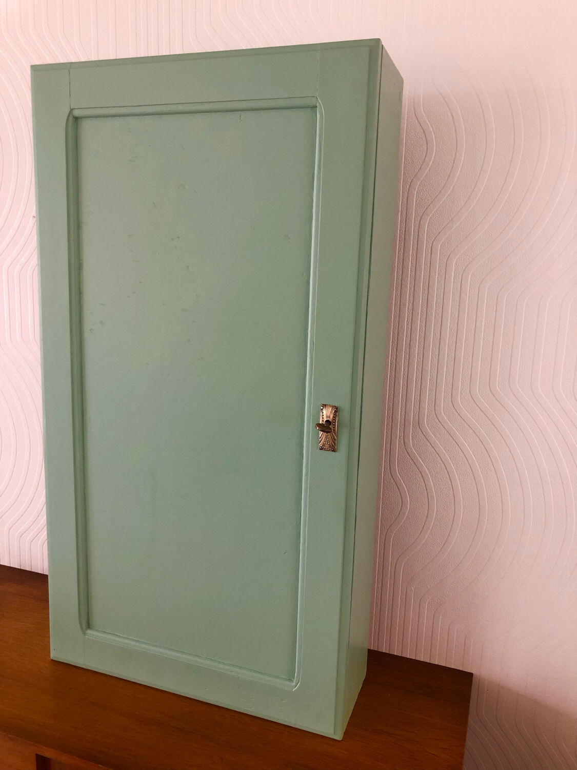 Ancienne armoire à pharmacie restaurée a accrocher