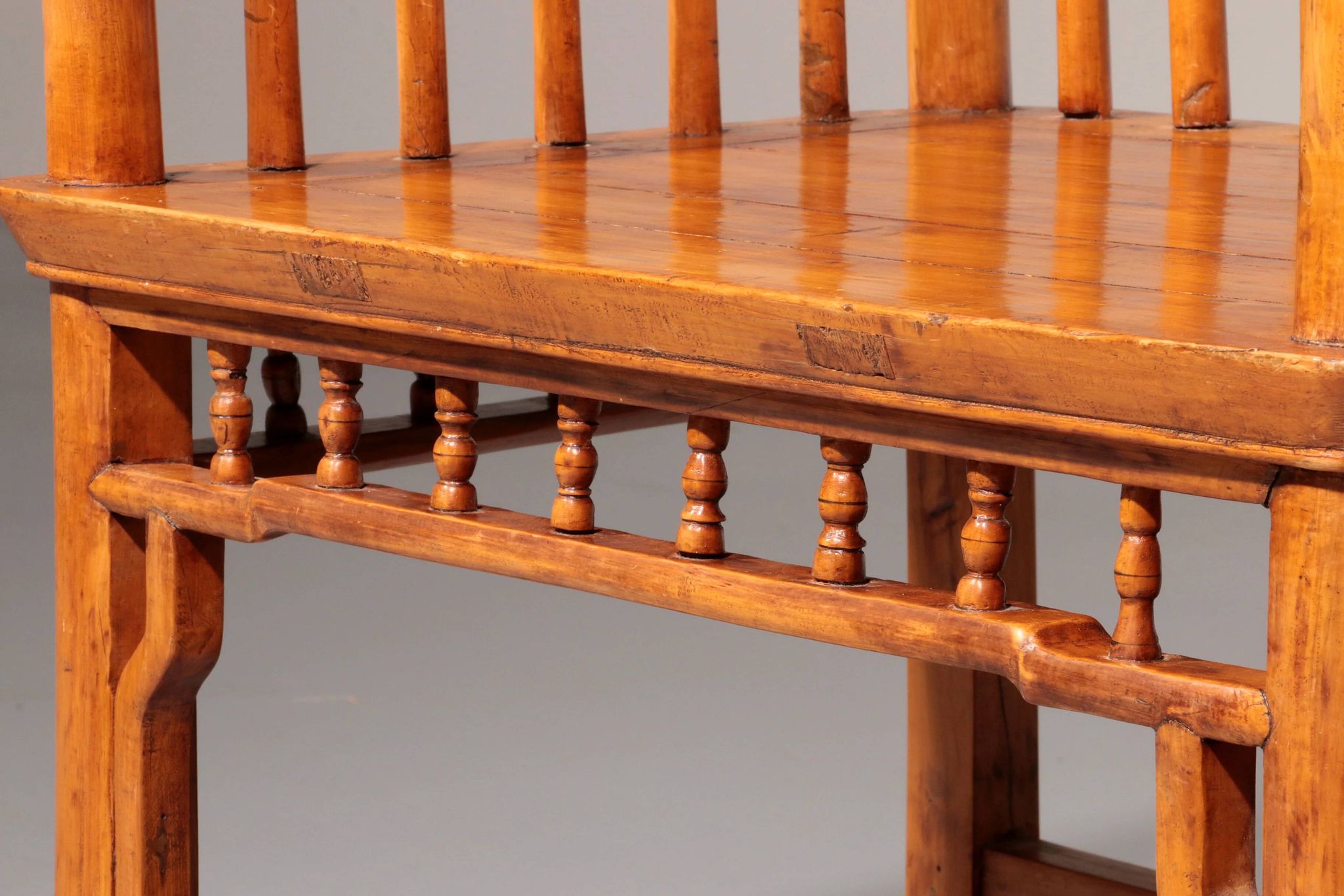 Rare Hongmu comb-back armchairs, hand-carved, late Qing dynasty, Asia
