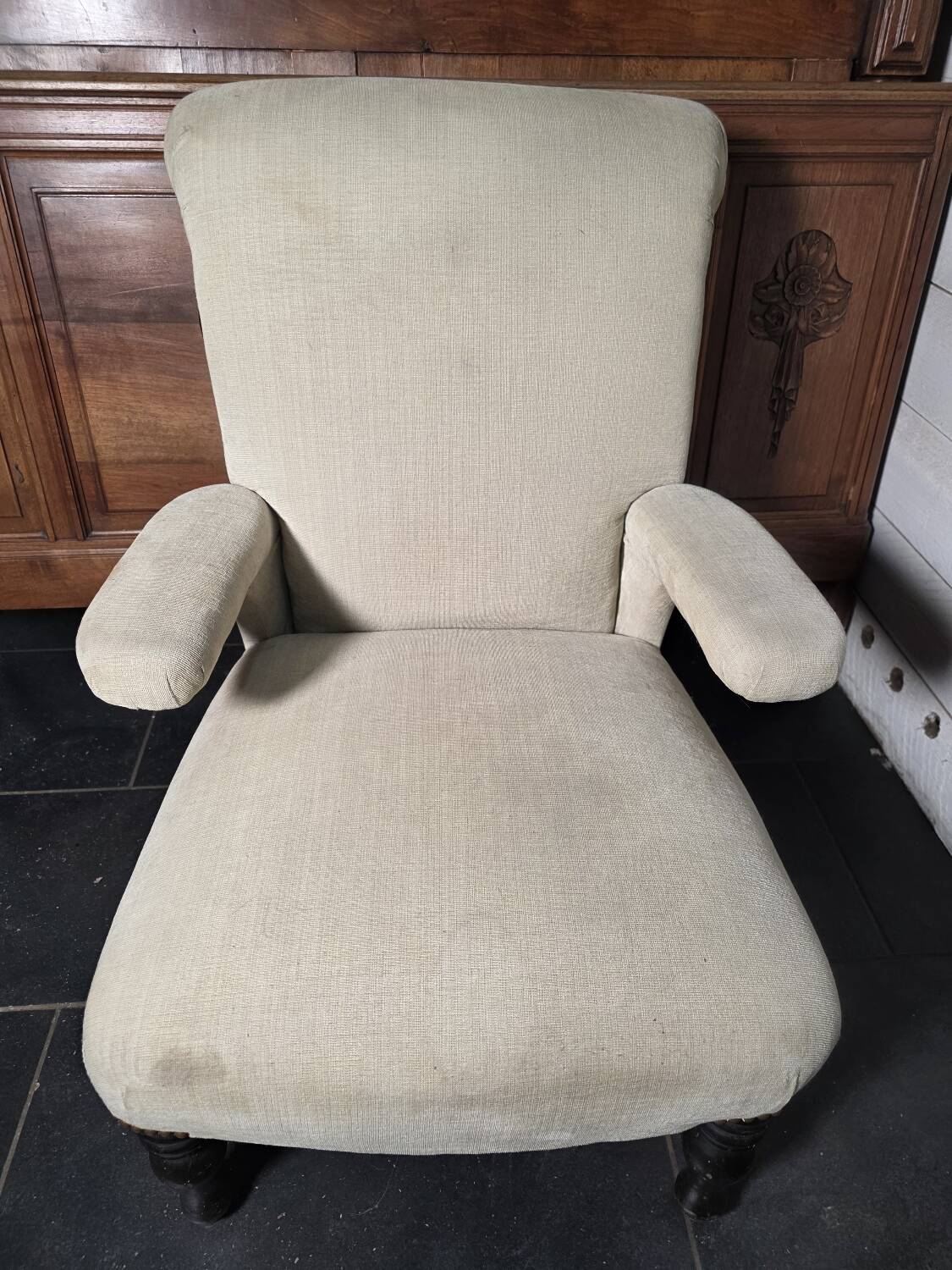 Napoleon III crapaud armchair with a reclined backrest