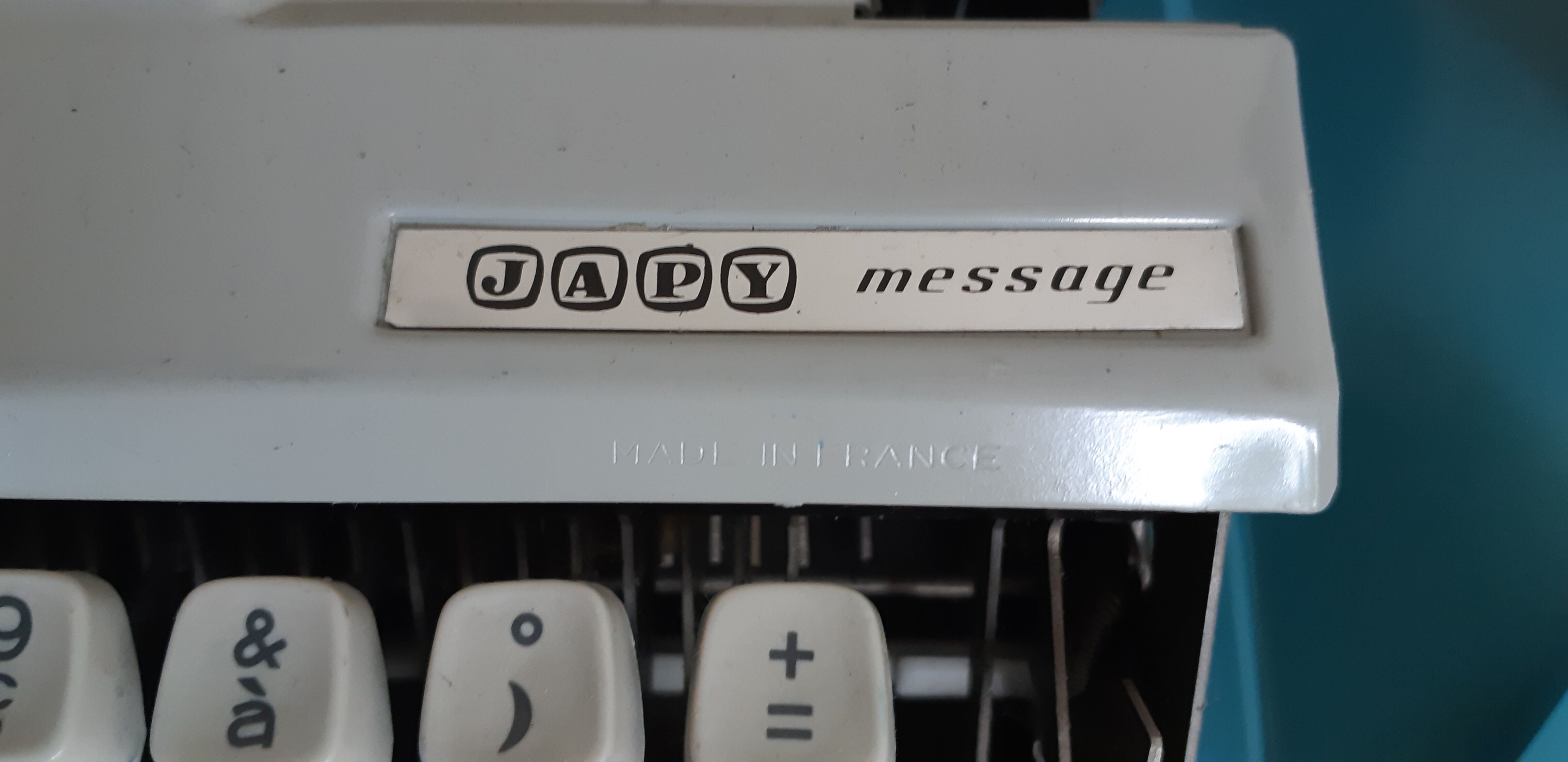 Japy message functional portable typewriter