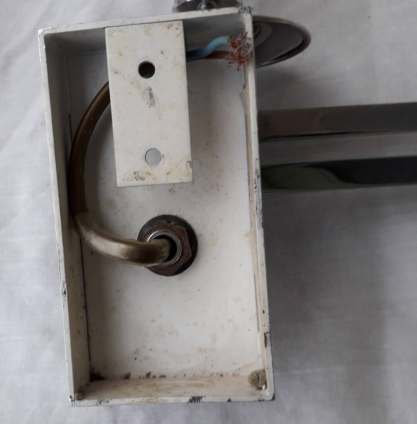 Articulated arm wall lamp