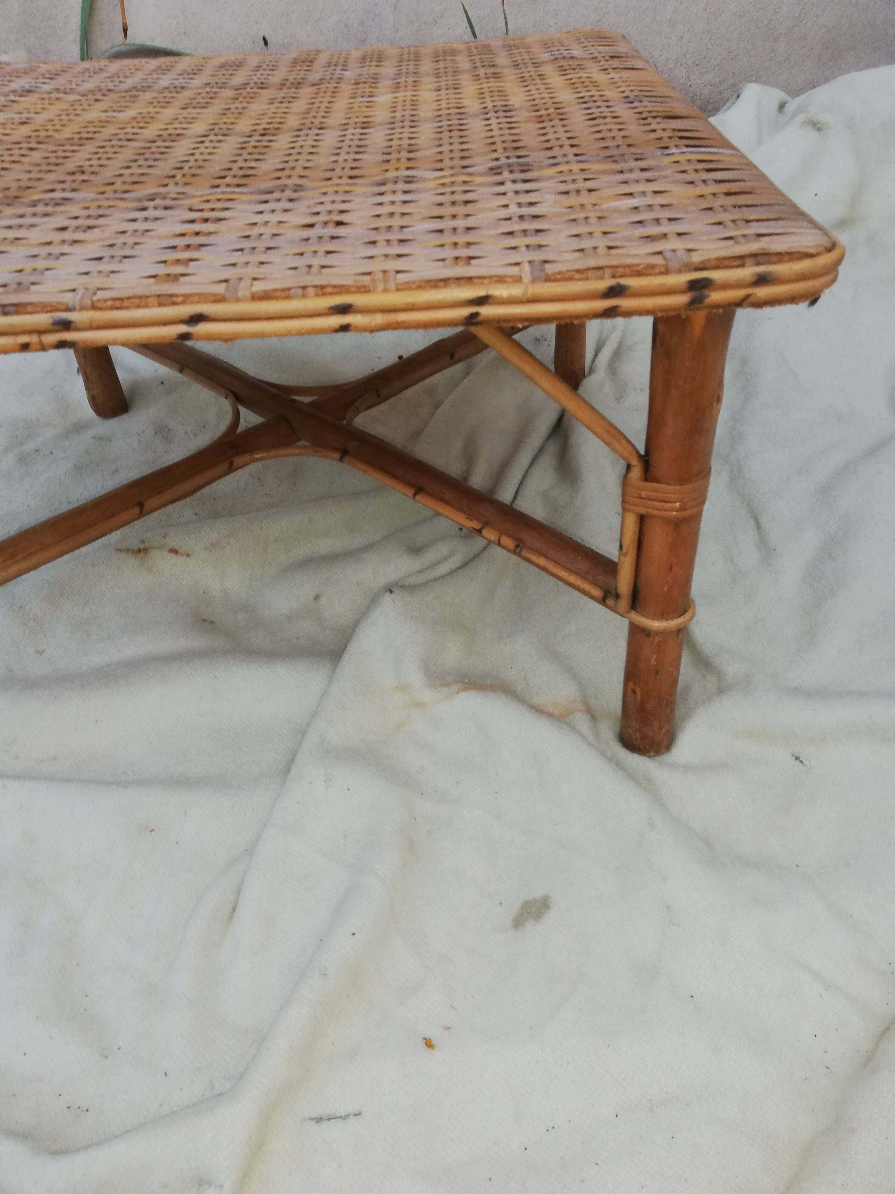 Table basse en rotin